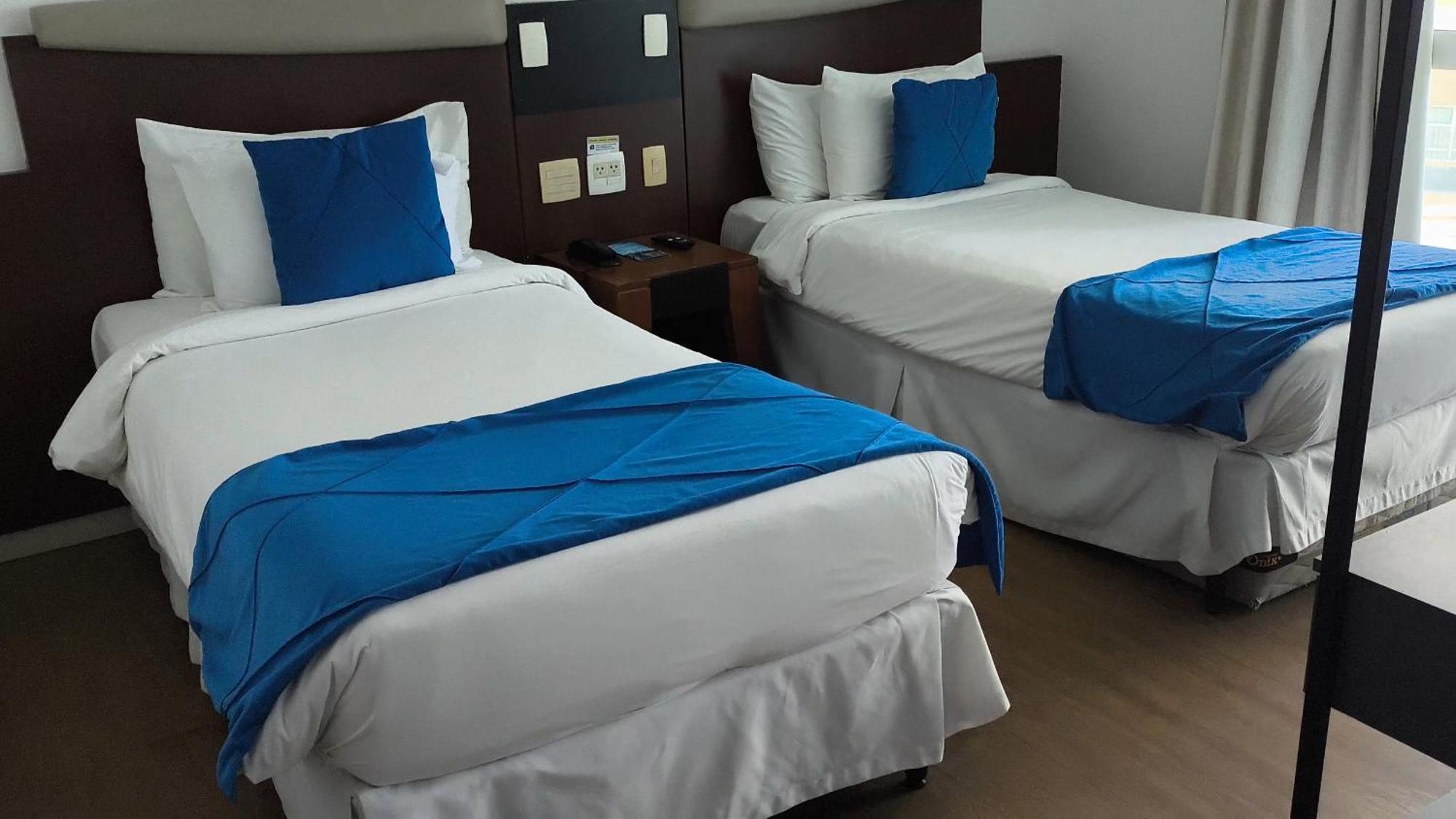 Quarto Luxo com 2 Camas de Solteiro