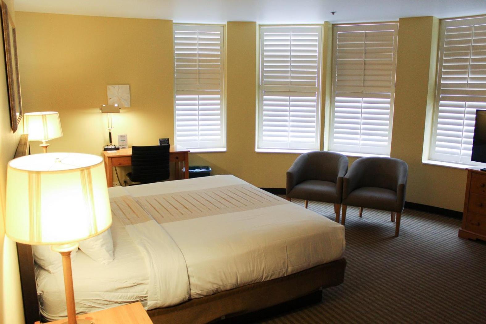Signature Suite with Sofa Sleeper