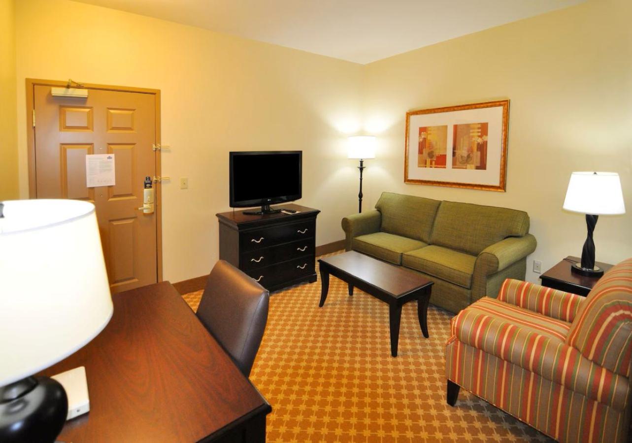One-Bedroom Queen Suite with Two Queen Beds - Non-Smoking