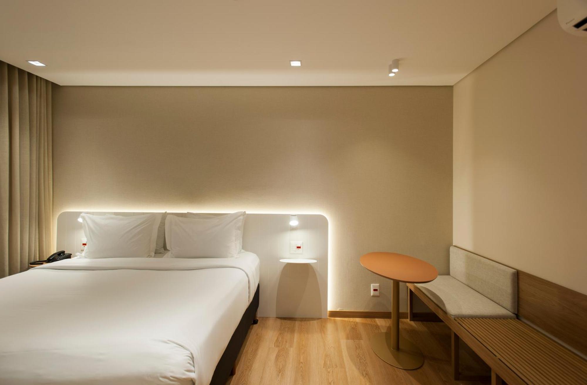 Quarto Luxo Casal com 1 Cama de Casal