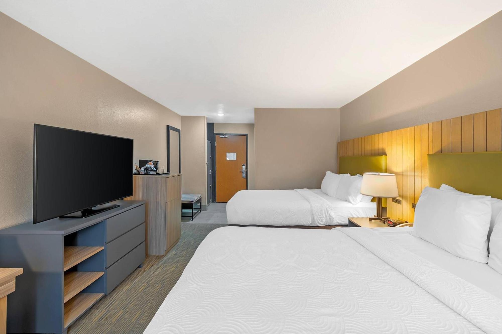 Queen Room with Two Queen Beds - Non-Smoking