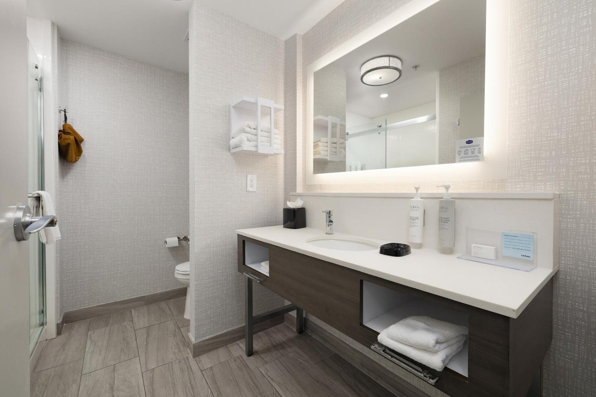 King Studio Suite with Microwave and Refrigerator - Non-Smoking