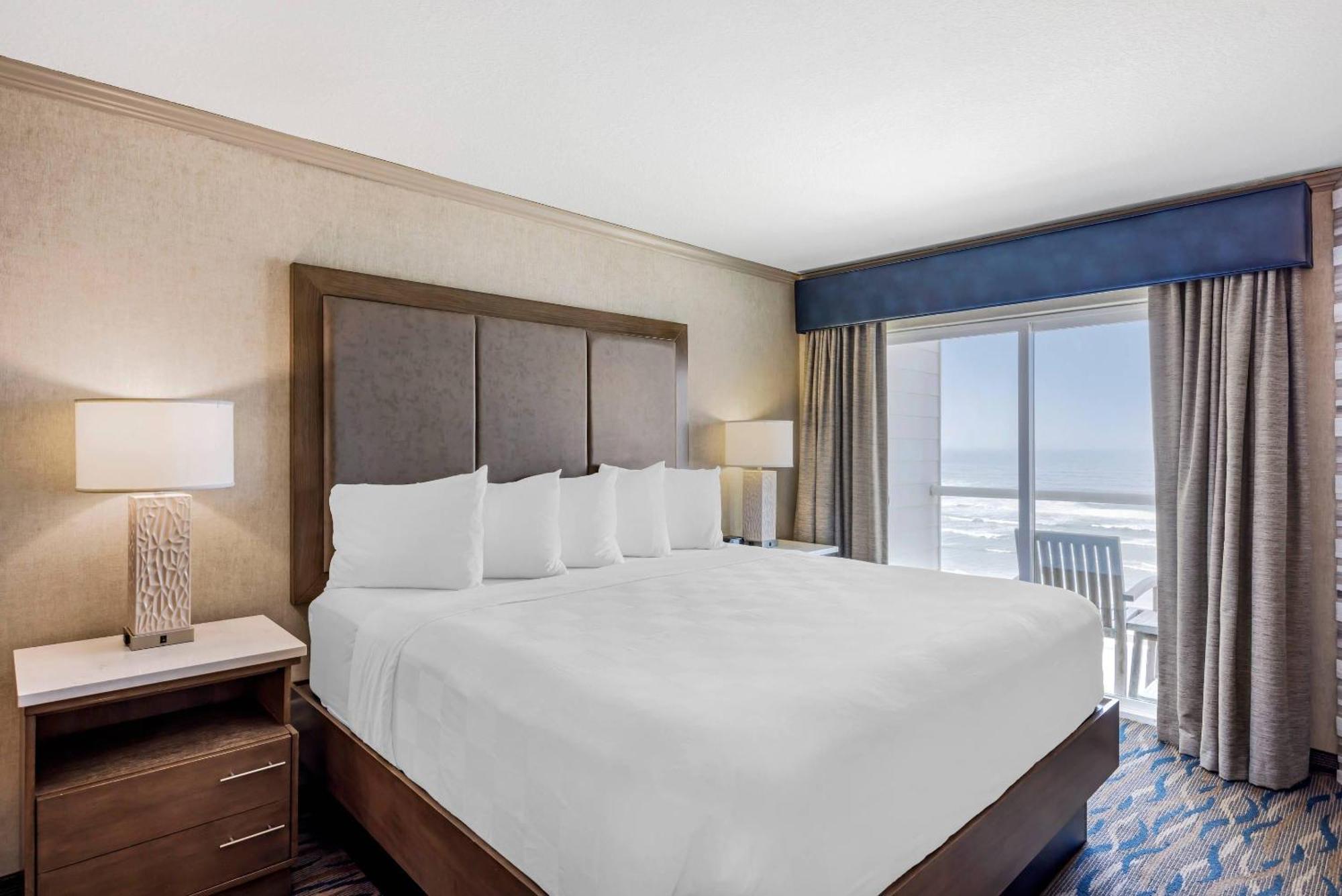 Queen Suite - Accessible/Non-Smoking