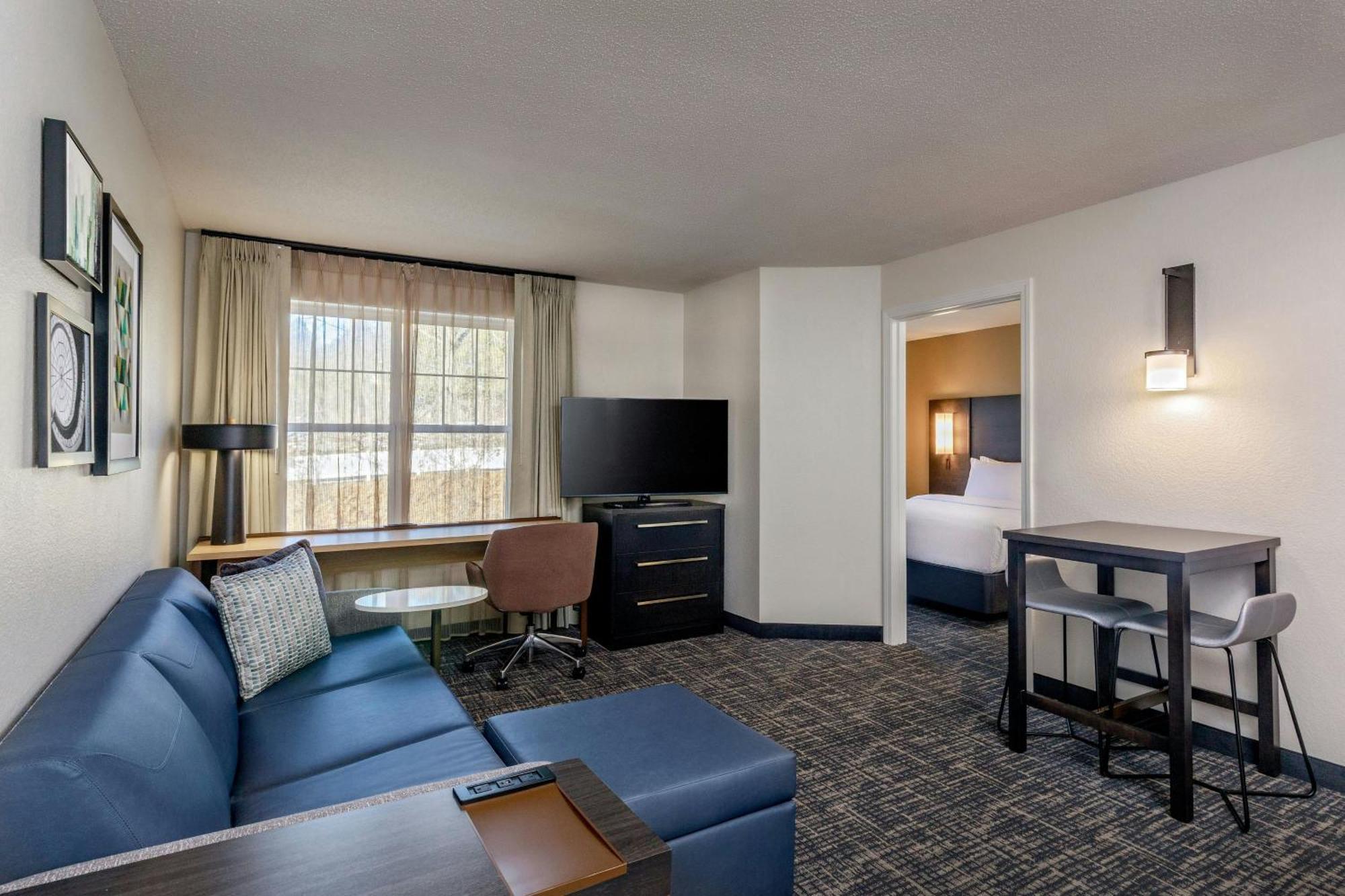One-Bedroom King Suite with Sofa Bed - Non-Smoking