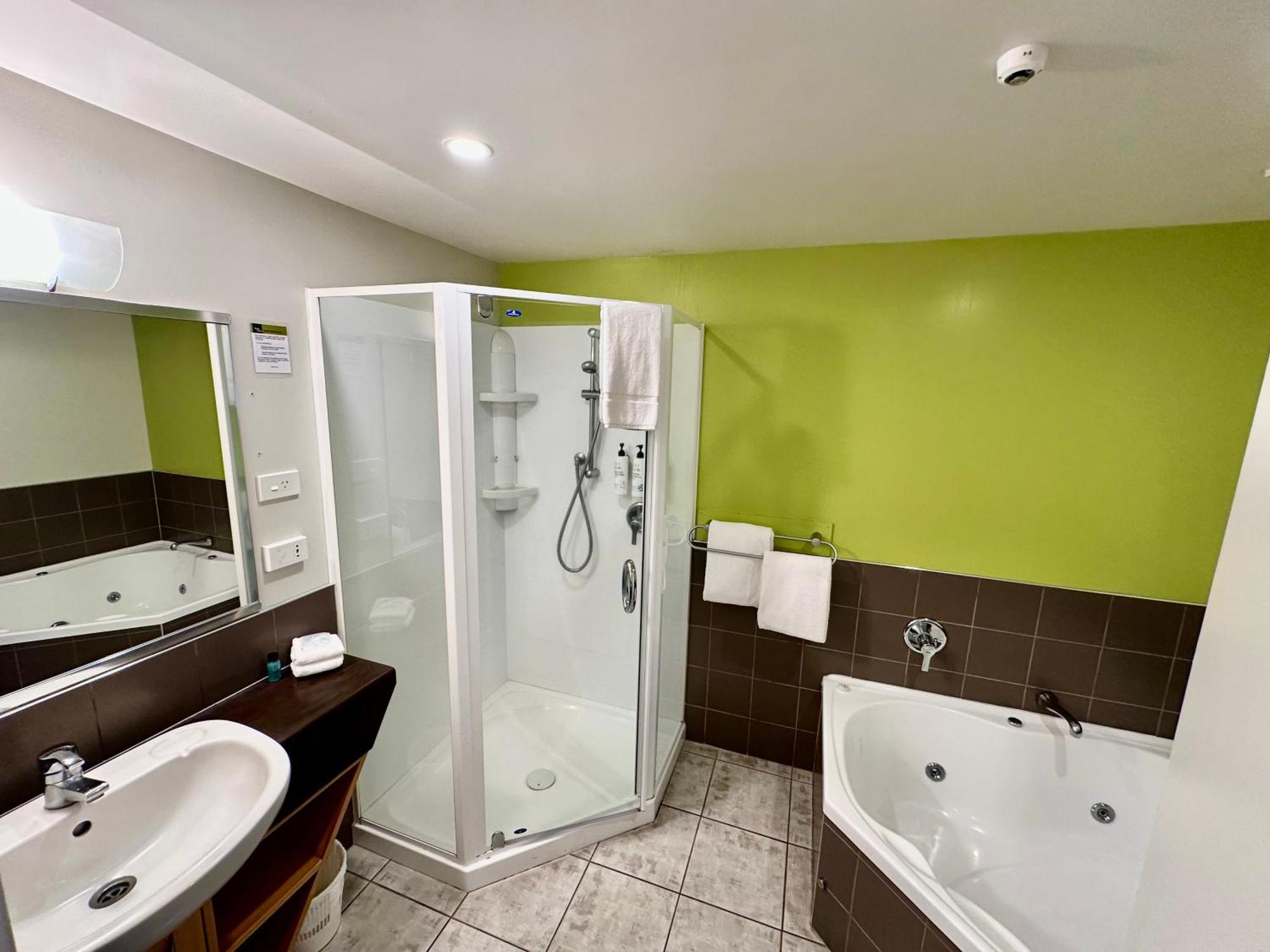 Studio Suite,1742692555:JPEG