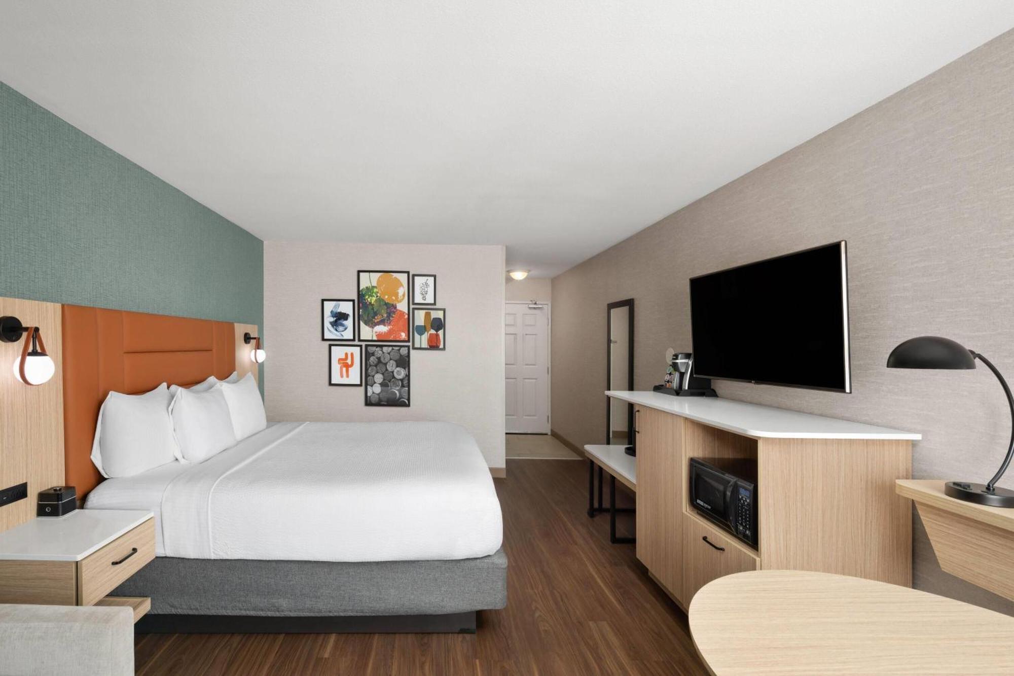 Deluxe King Room