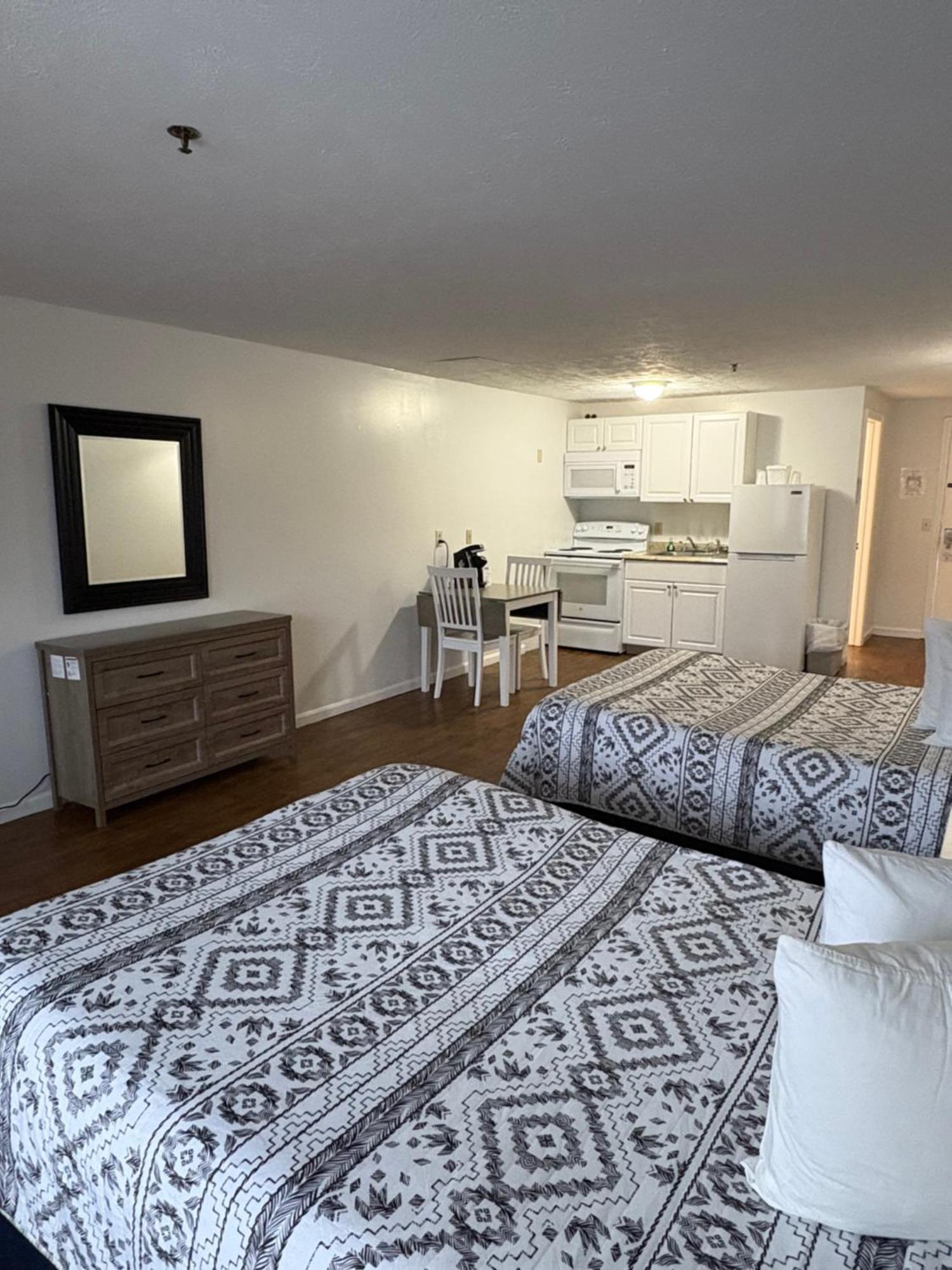 Deluxe Room with Balcony and Full Kitchen