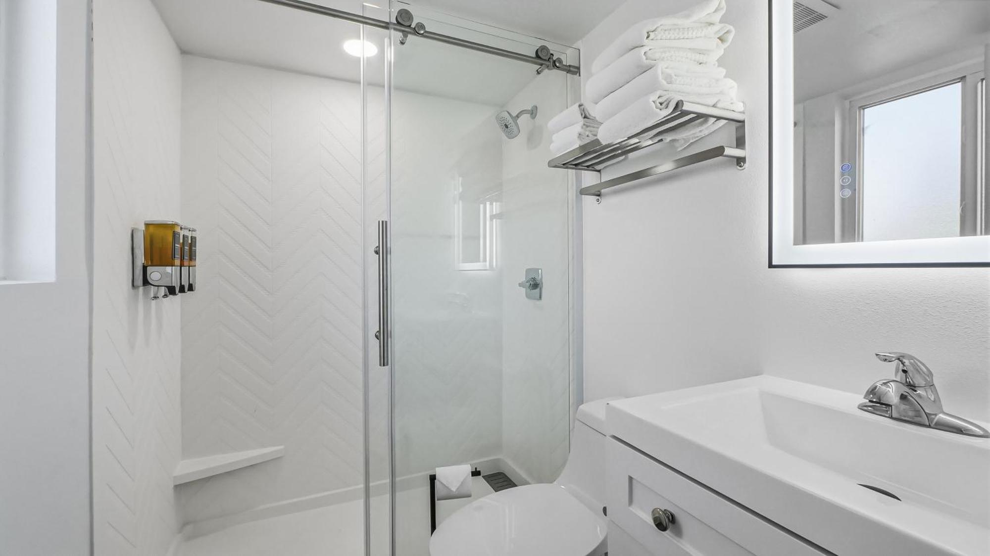 Deluxe King Suite