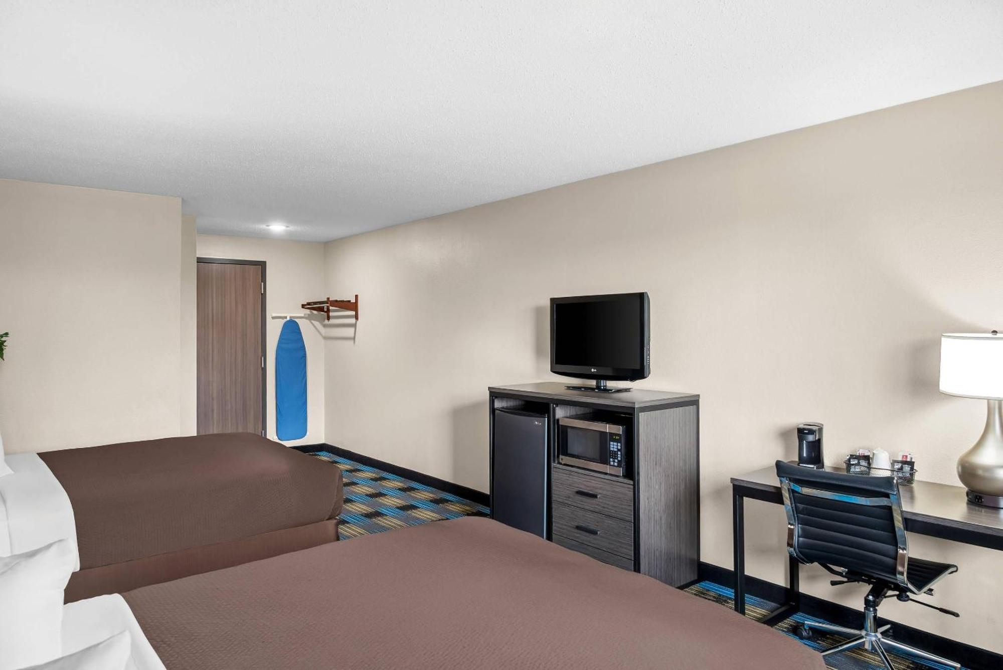 Queen Room with Two Queen Beds - Non-Smoking