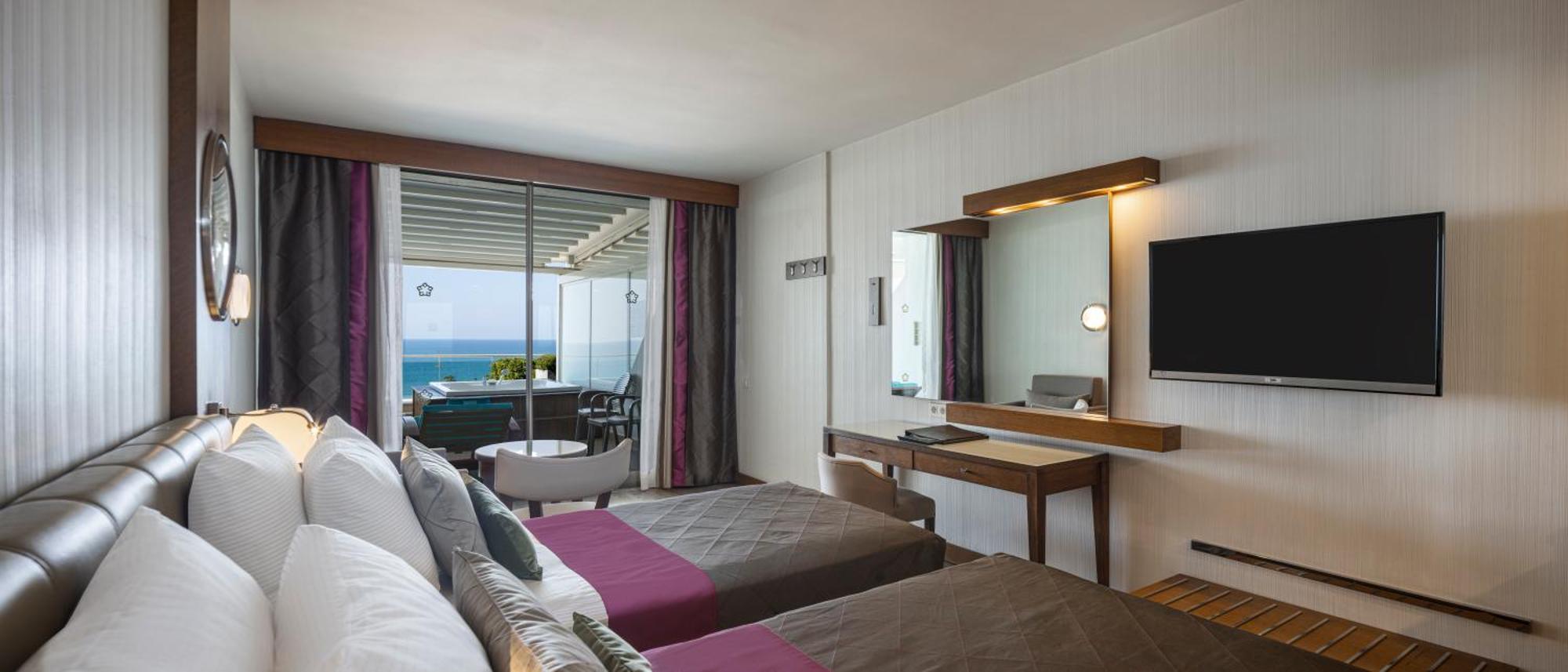 Deluxe Zimmer mit Terrasse und Whirlpool