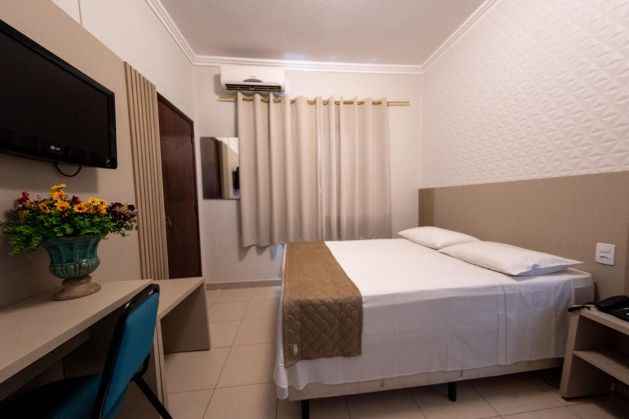 Quarto com Cama de Casal ou 2 de Solteiro