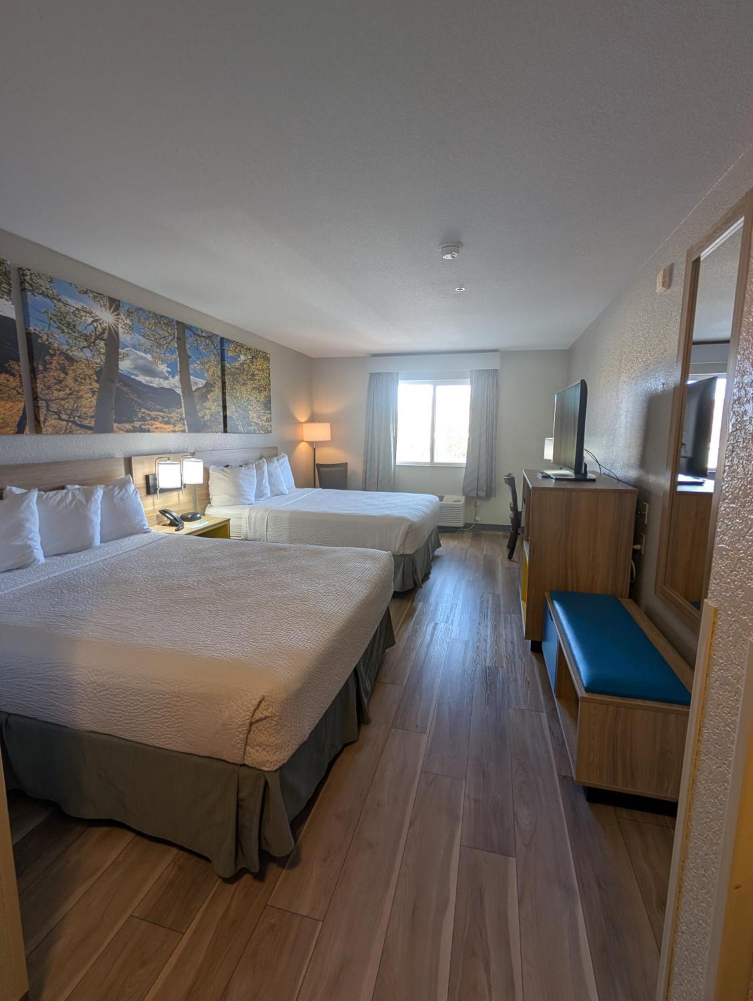Queen Room with Two Queen Beds - Non-Smoking
