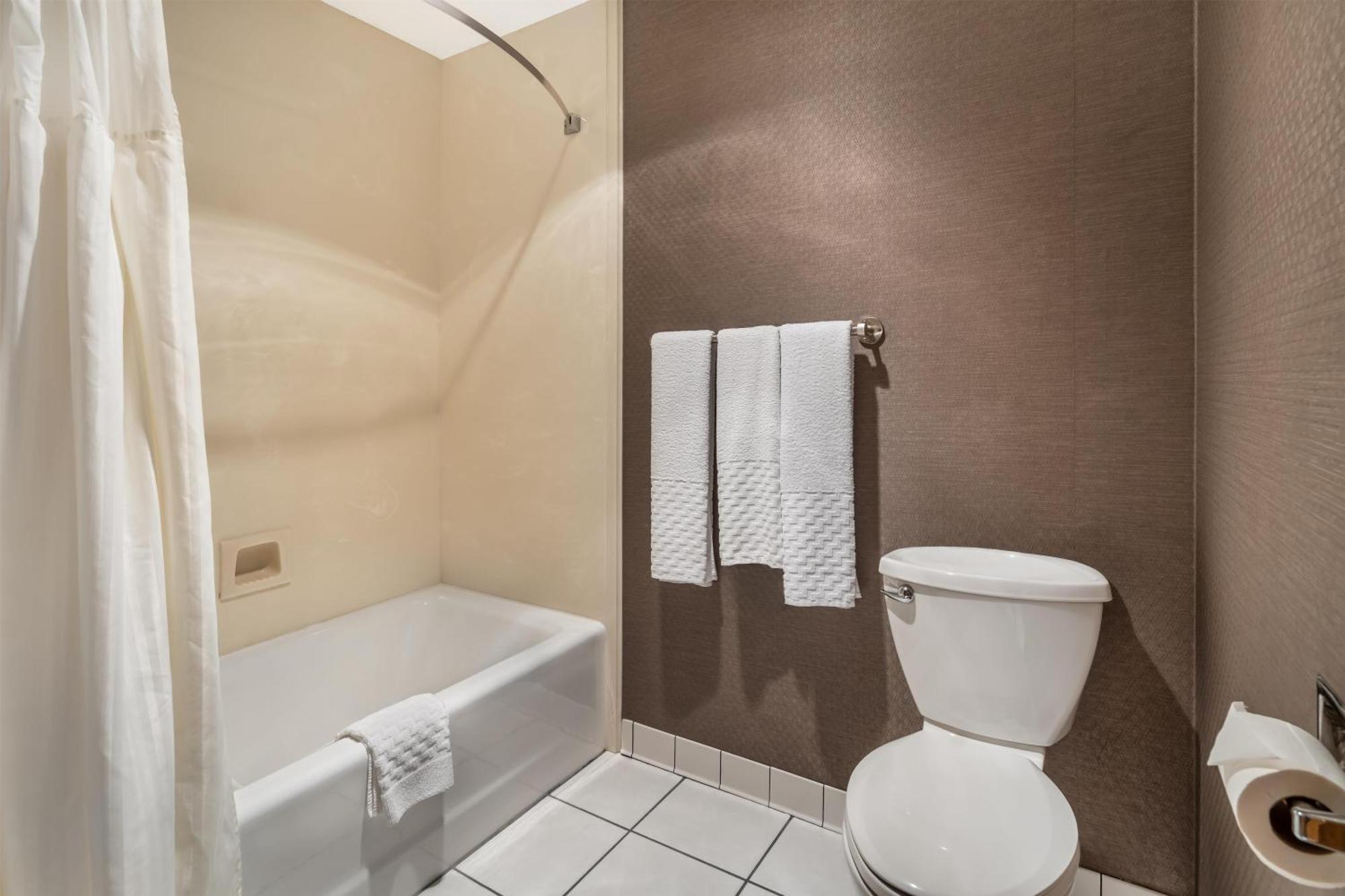 King Suite with Kitchen - Non-Smoking