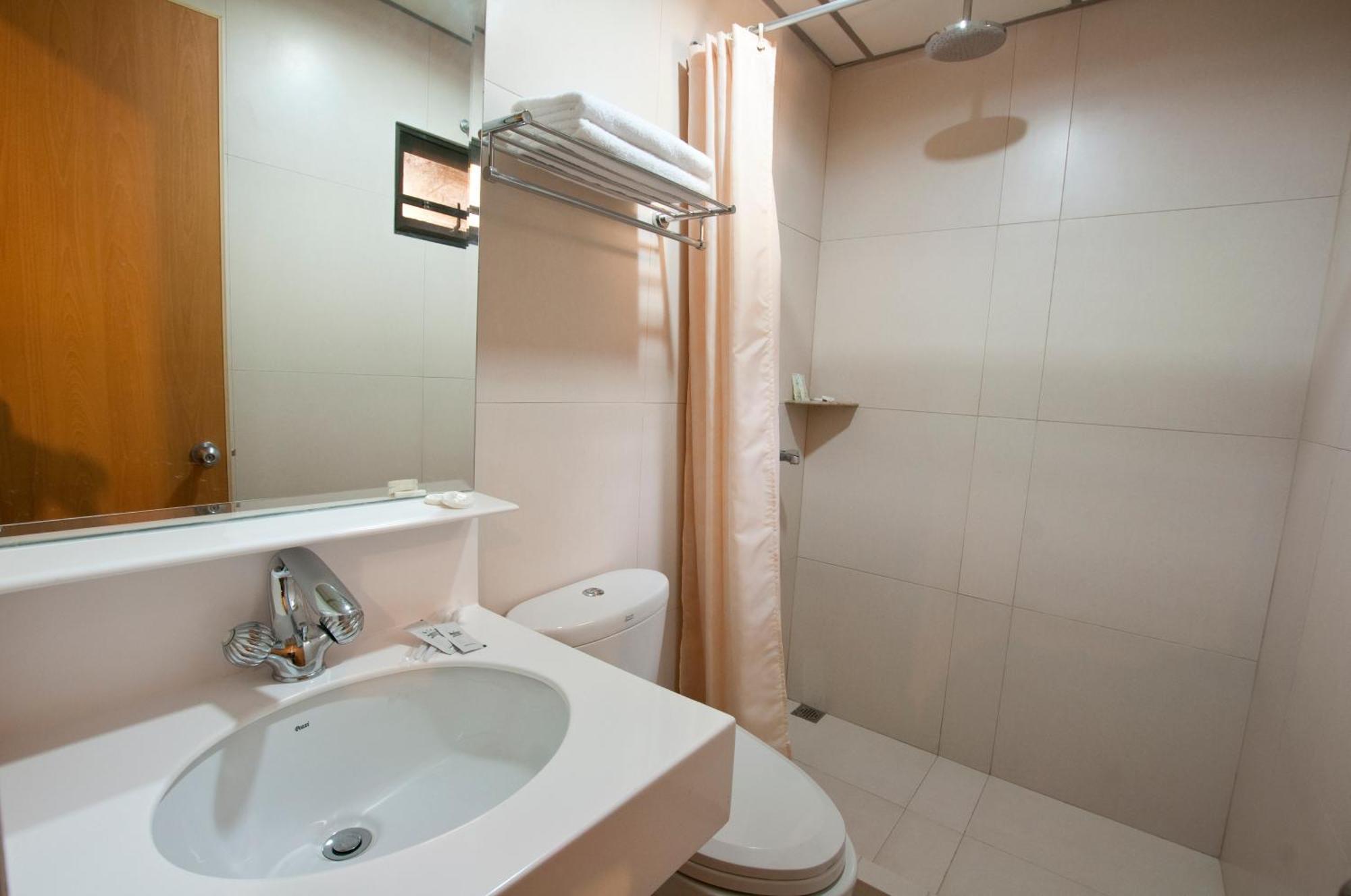 Standard Twin Room - P. Zamora Wing