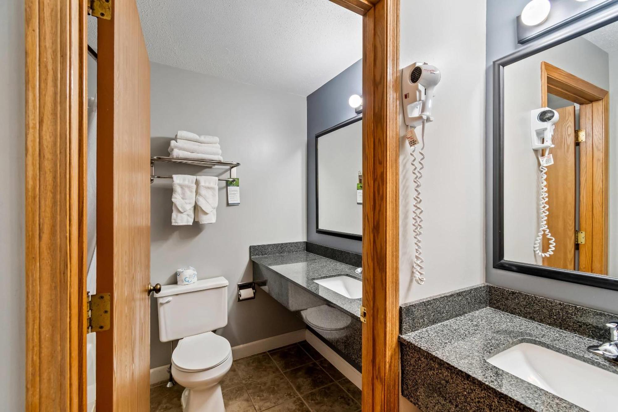 King Suite with Whirlpool - Non Smoking/Ground floor