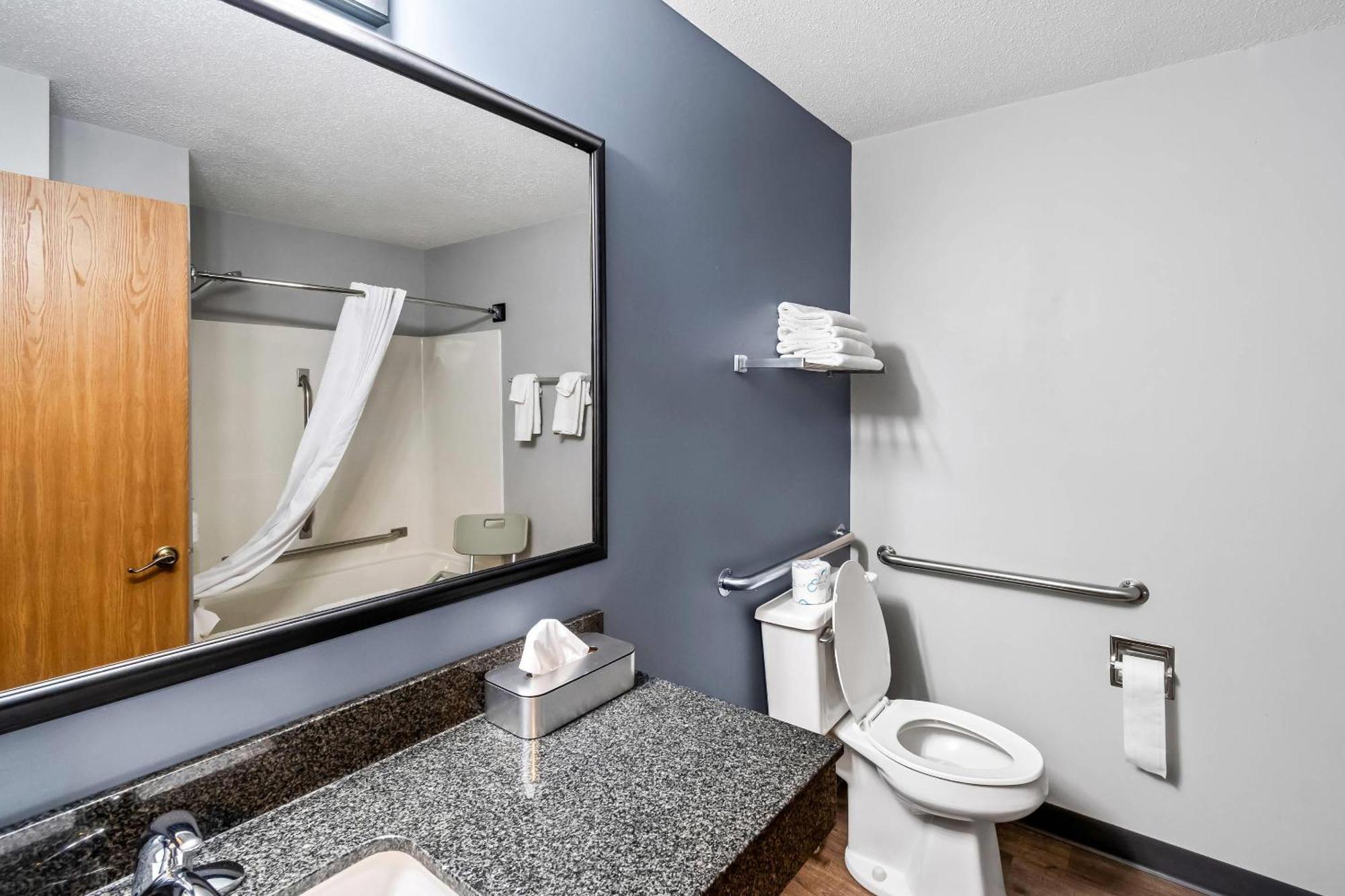 King Room - Disability Access/Non Smoking
