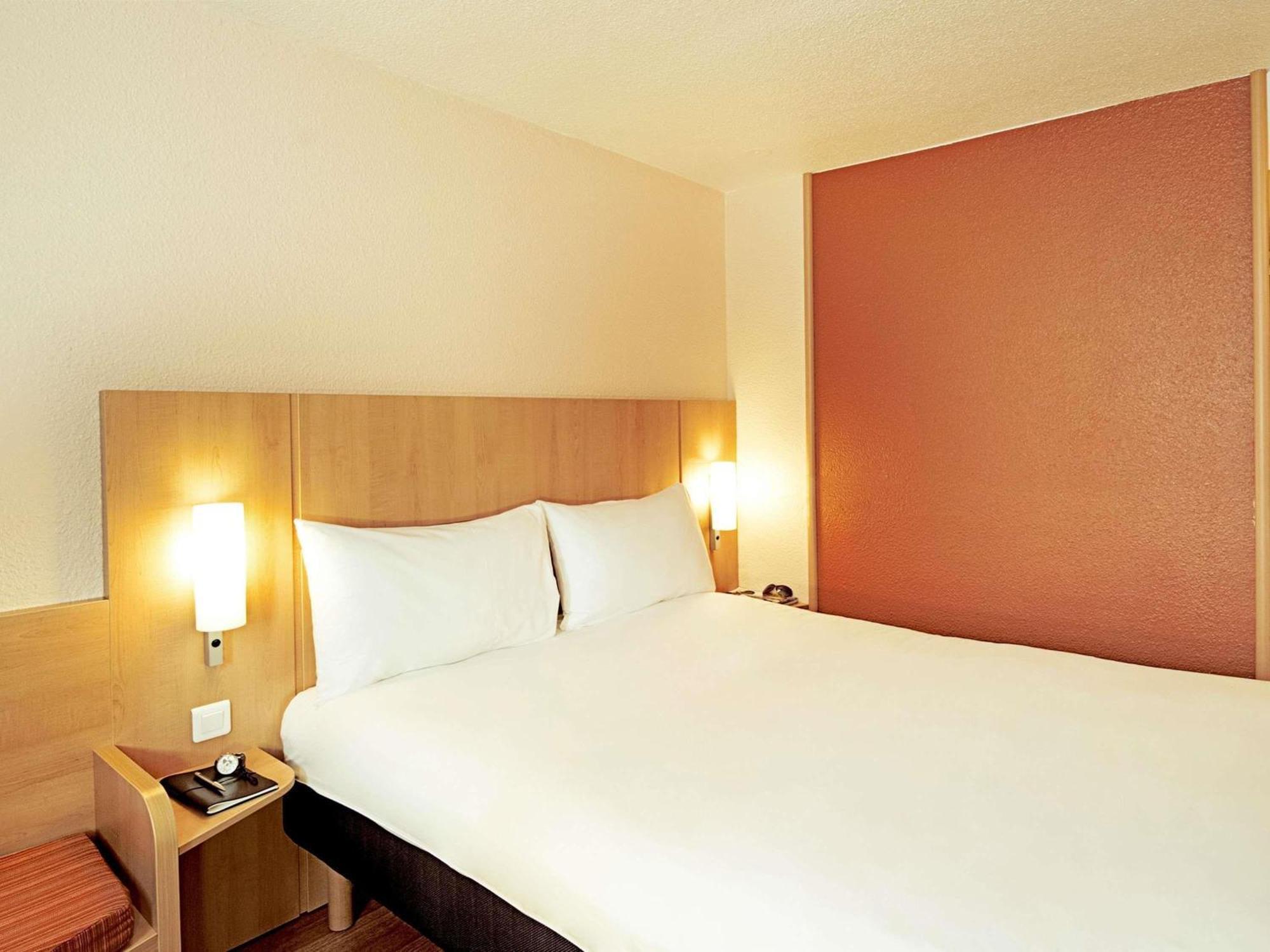 Standard Accessible Room with One Double Bed