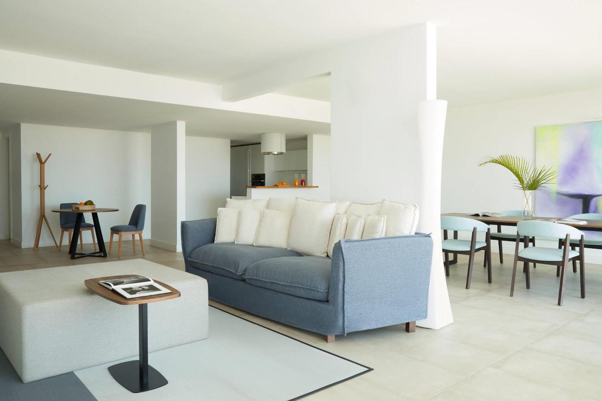Three-Bedroom Premium Suite with Island View