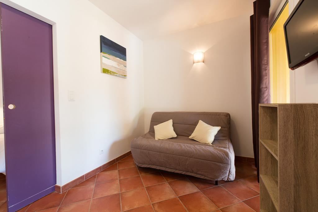 One-Bedroom Apartment,843599528:JPEG