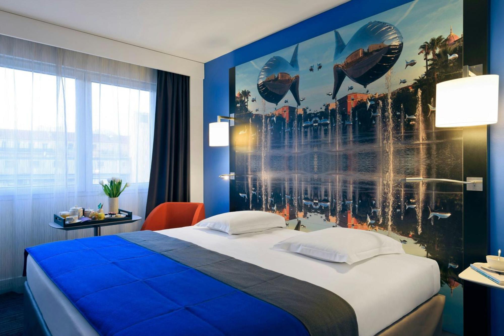 Classic Room with Queen Bed and Garden View