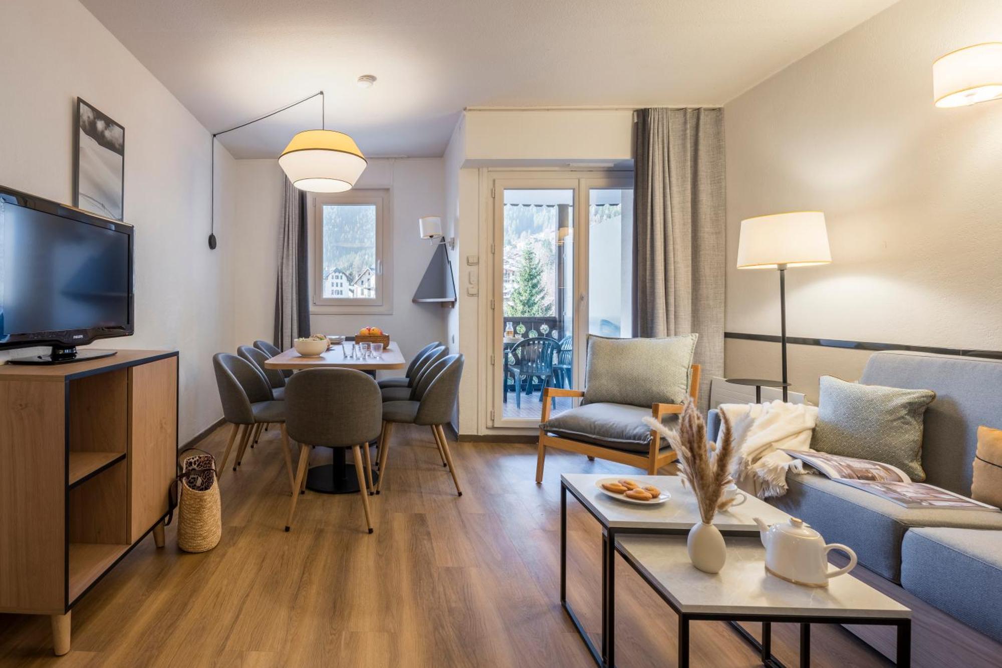 Superior  One-Bedroom Apartment with Sleeping Alcove (8 people) - River