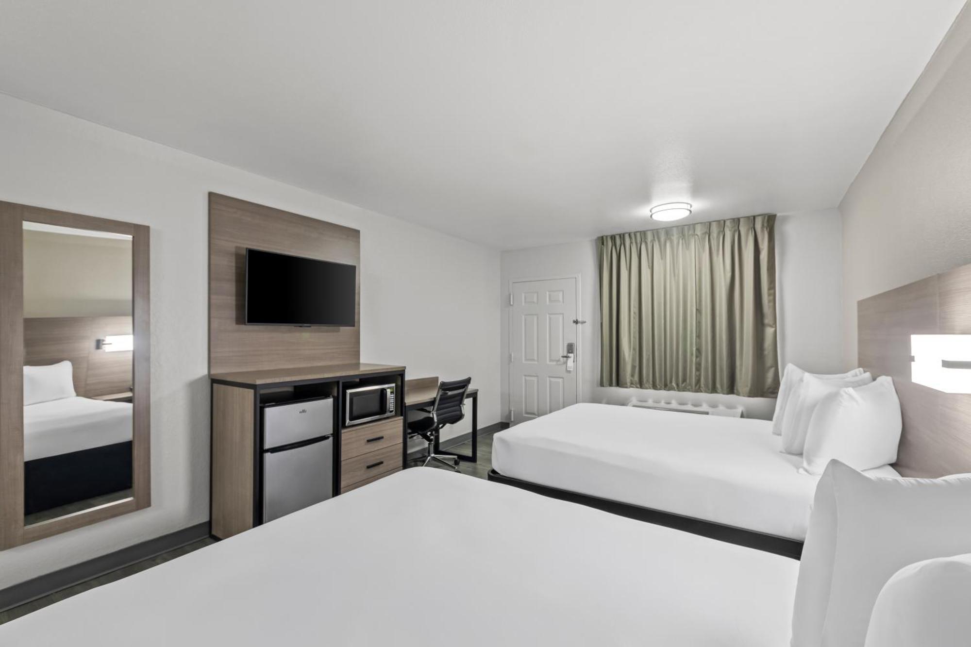 Queen Room with Two Queen Beds - Non-Smoking
