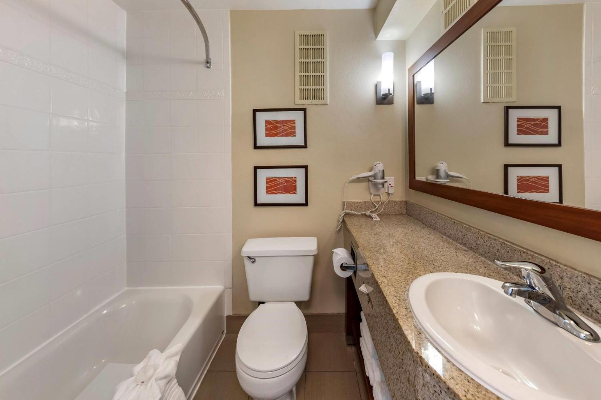 Queen Suite with Two Queen Beds - Non-Smoking