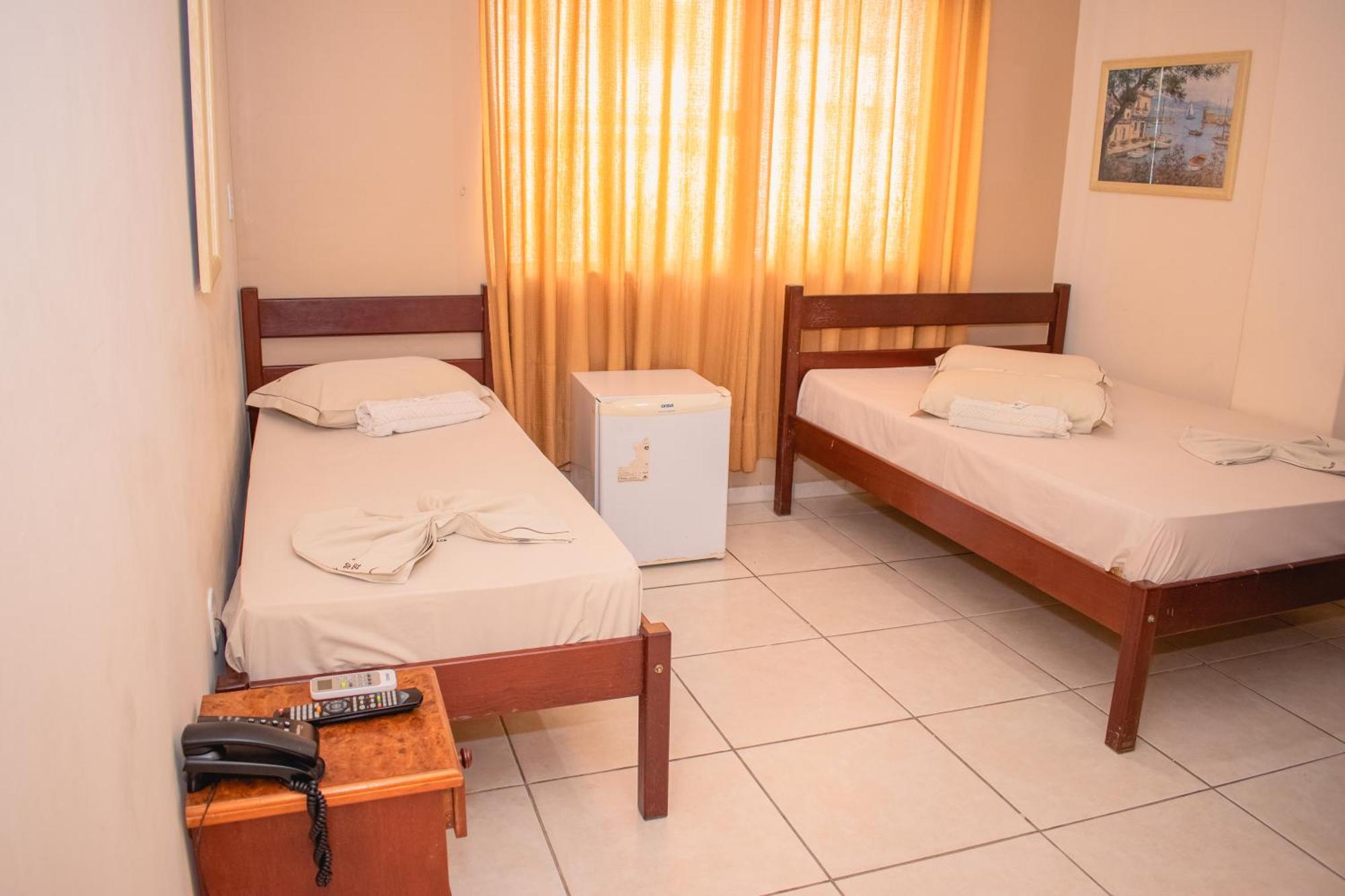 Quarto com 2 Camas de Solteiro