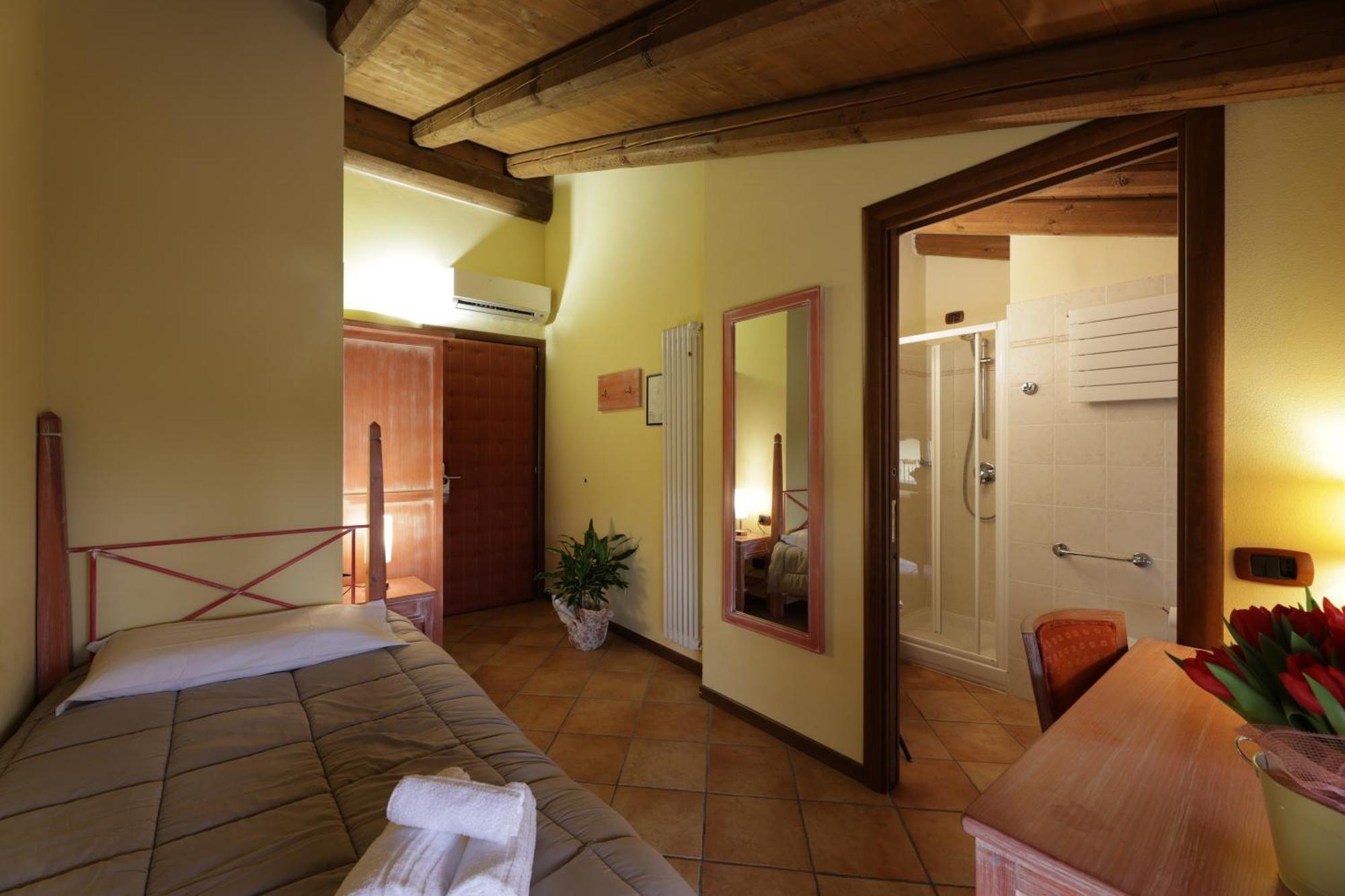 Single Room,1746913241:JPEG