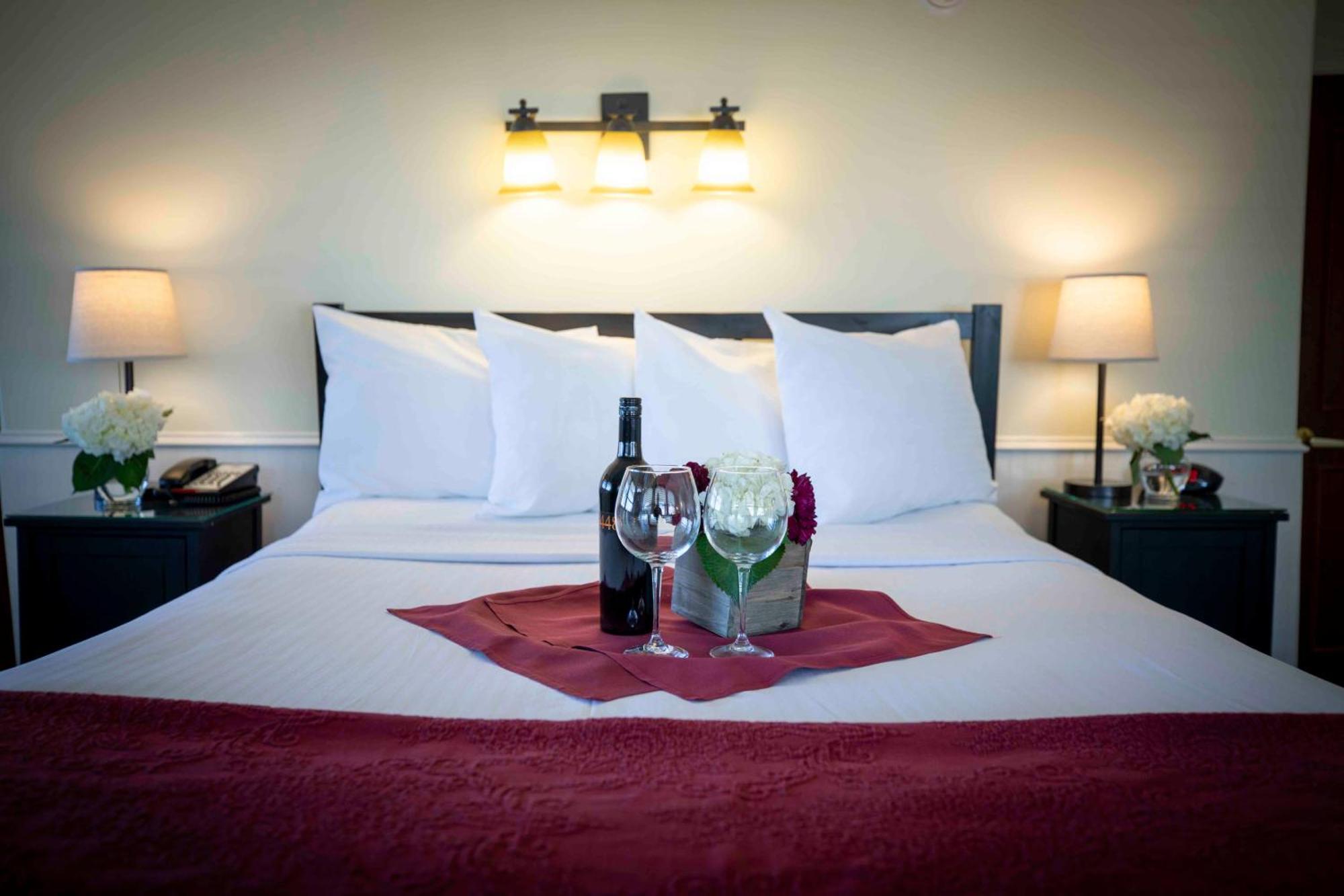 Deluxe Queen Room with City View - Disability Access