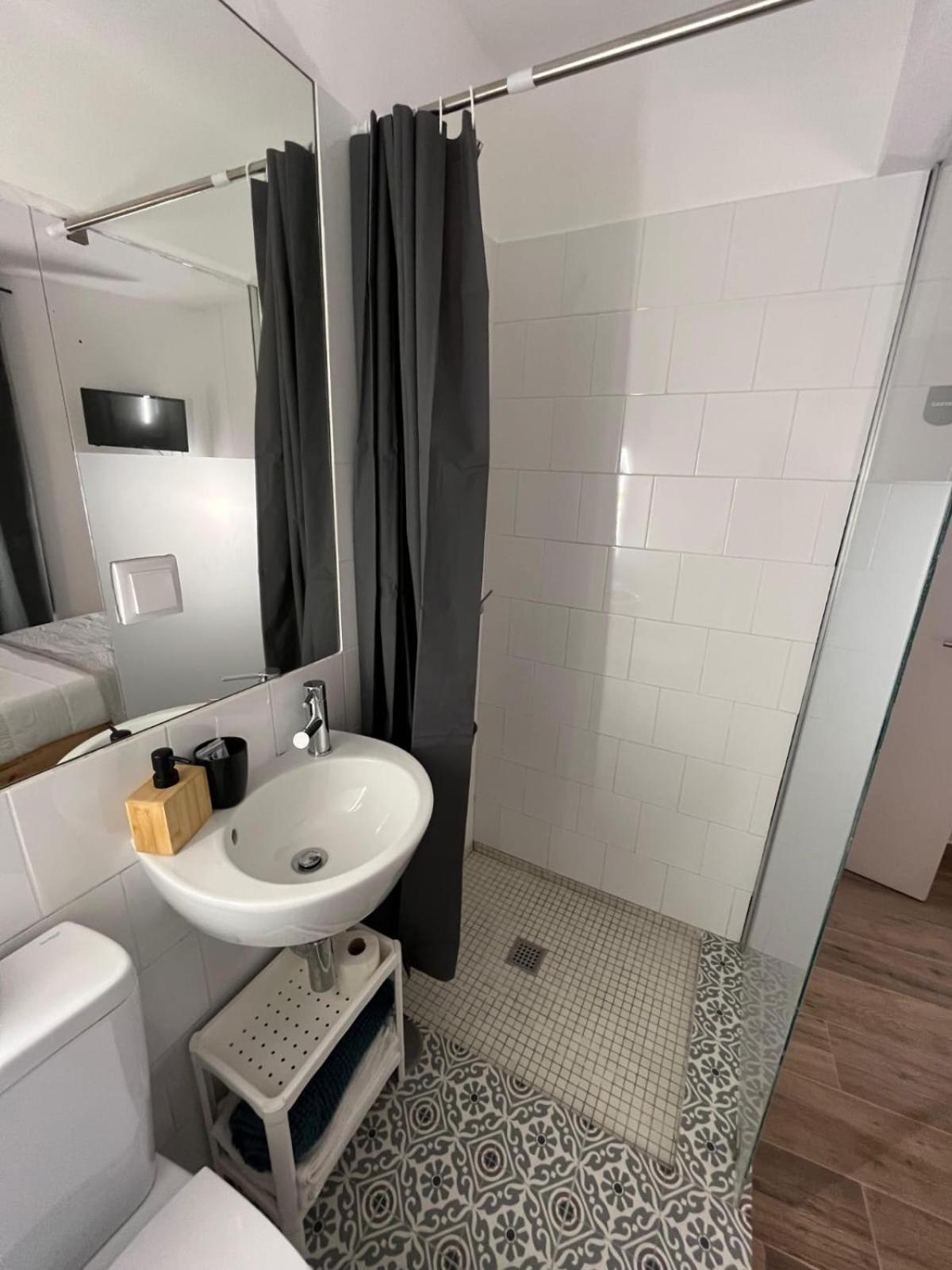 Single Room with Private Bathroom,1747081705:JPEG