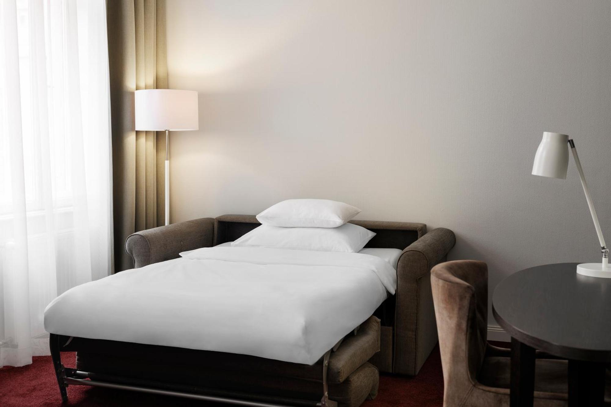 Deluxe Room Queen Bed Sofa Bed,1756392017:JPEG