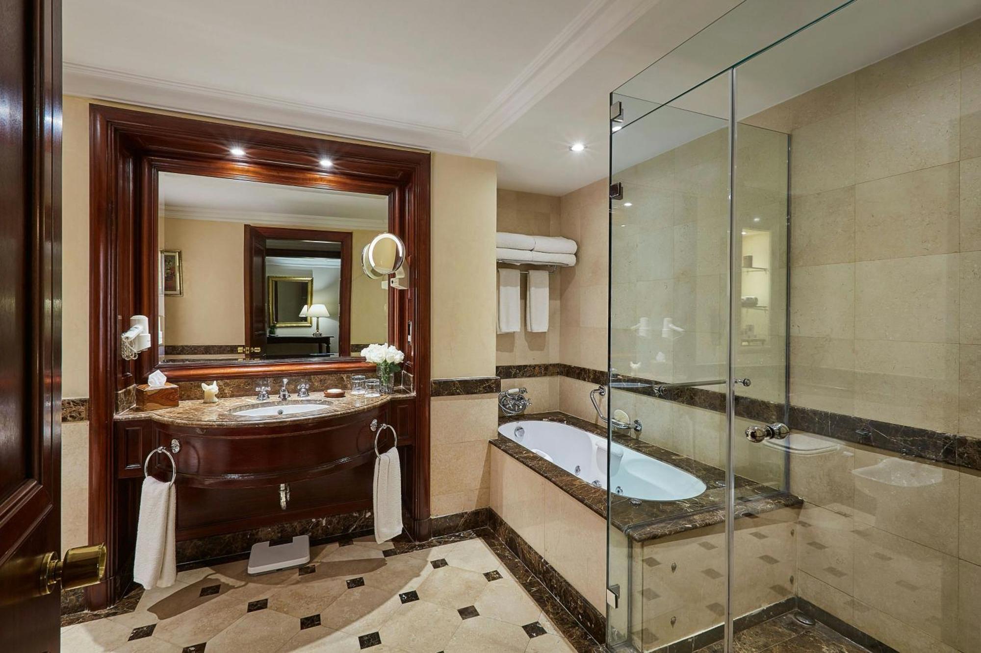 Chambre Exécutive 1 Lit King-Size - Accès au Salon Exécutif