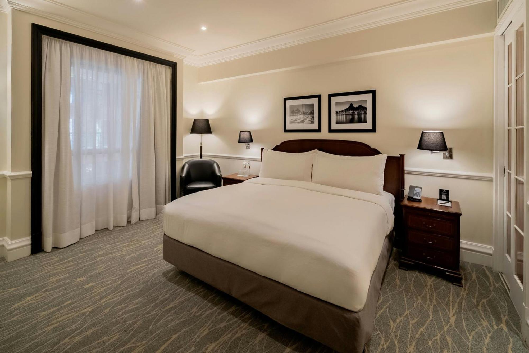 Suíte com Cama King-size, Sofá-cama e Acesso ao Lounge Executivo