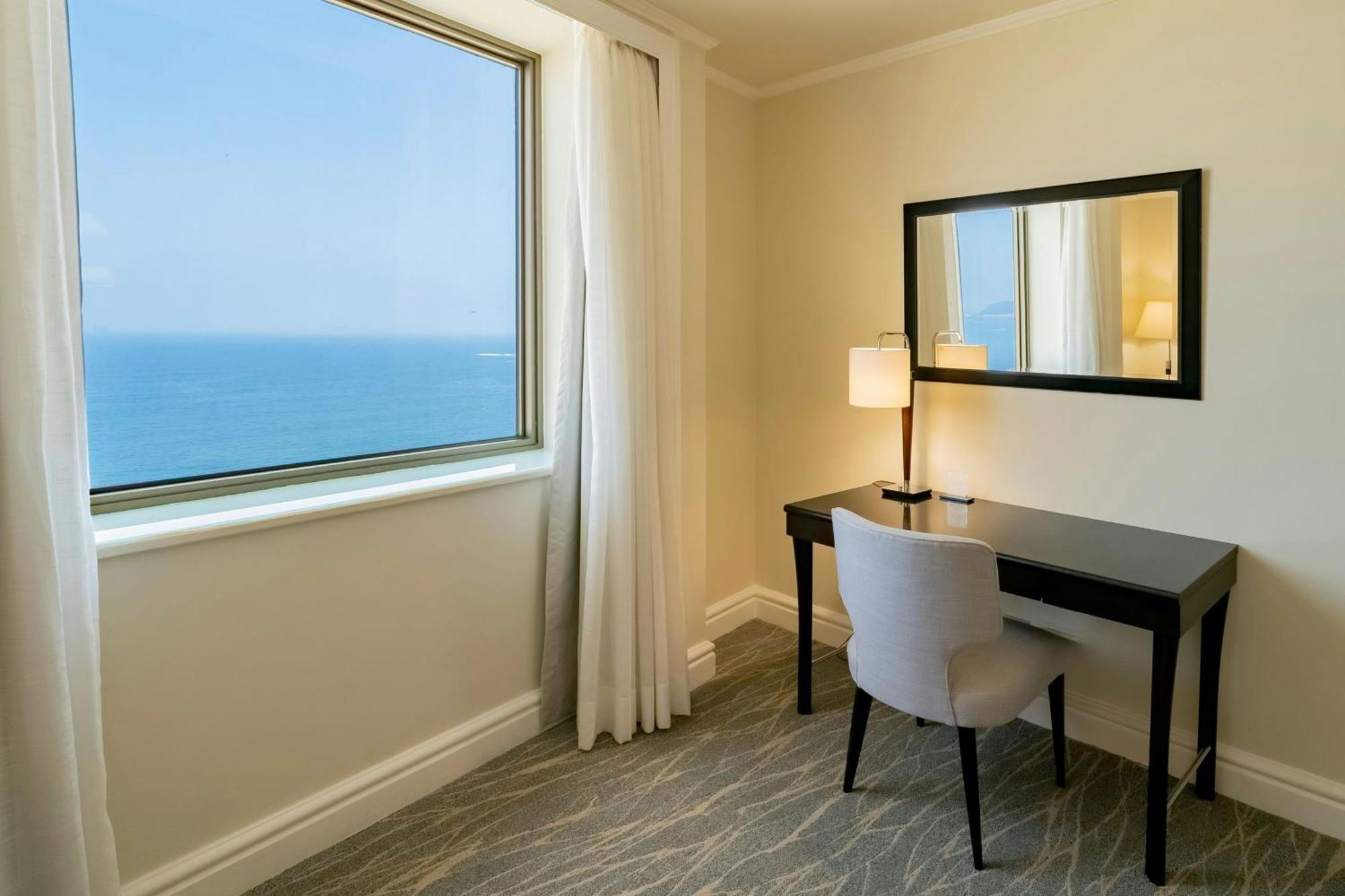 Quarto Deluxe com Cama King-size e Vista do Mar