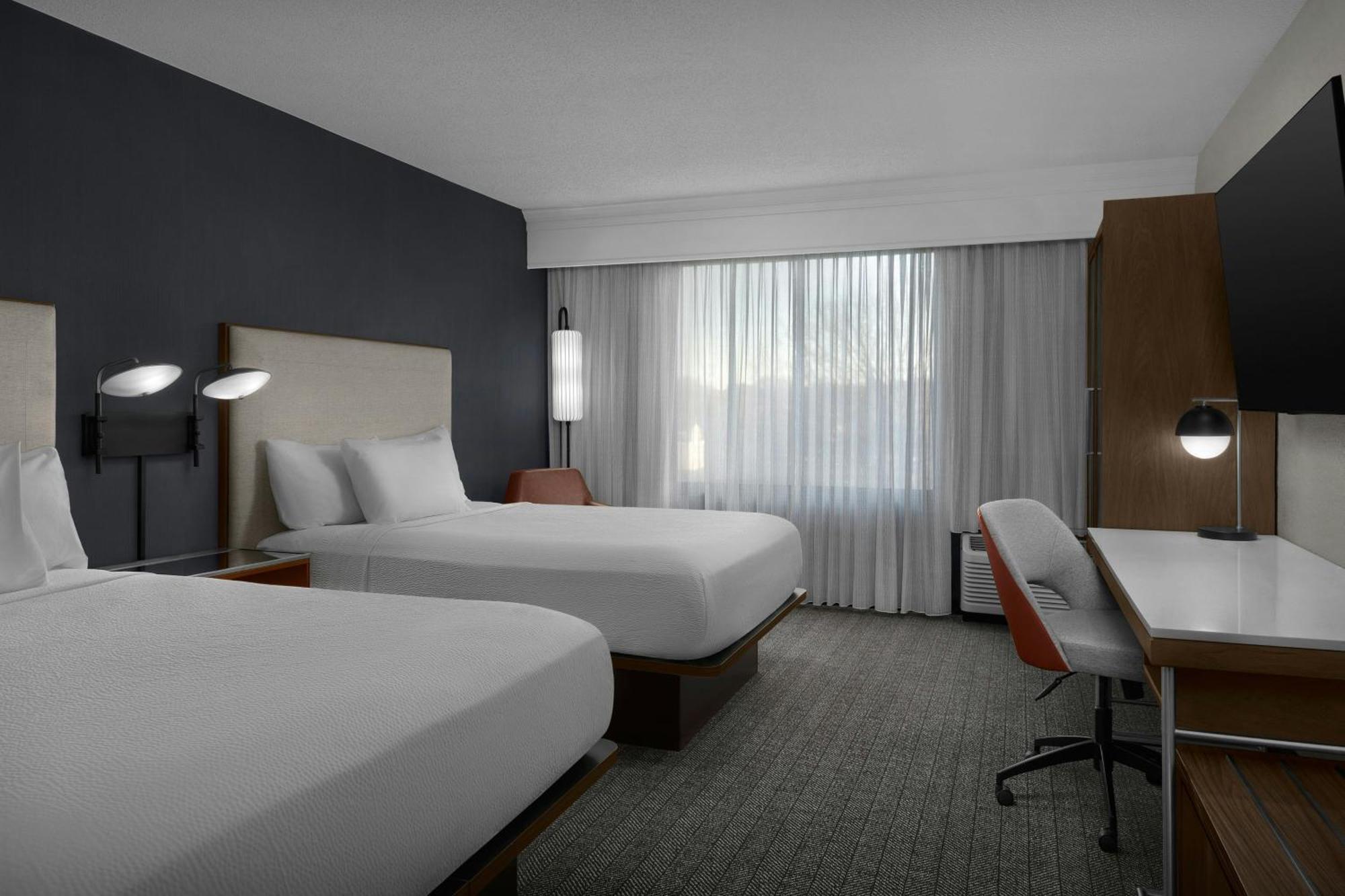 Queen Room with Two Queen Beds, Balcony and Bathtub - Mobility Access/Hearing Accessible