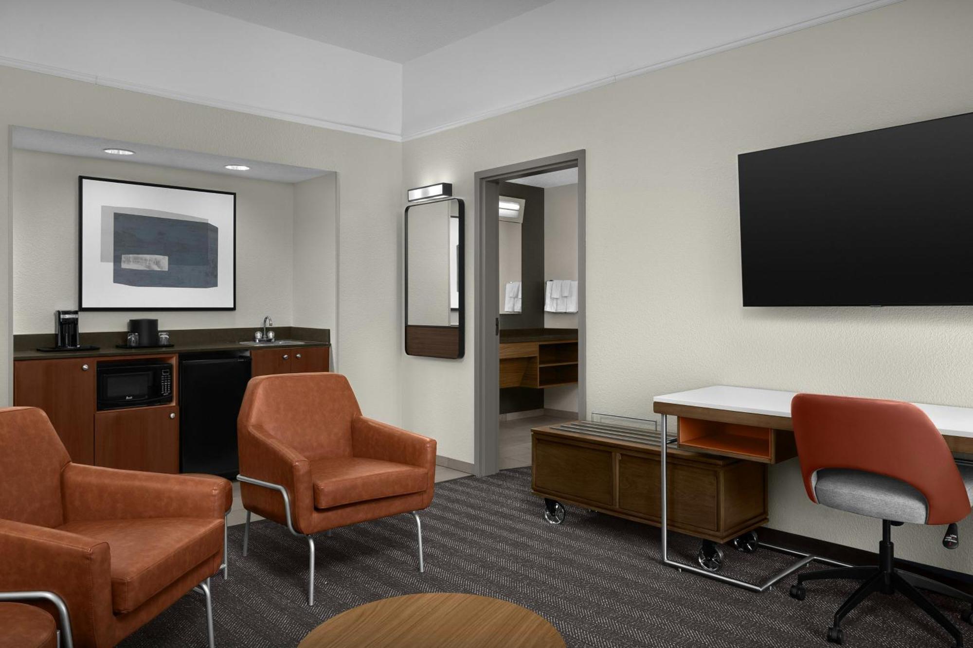 One-Bedroom King Suite with Sofa Bed - Hearing Accessible