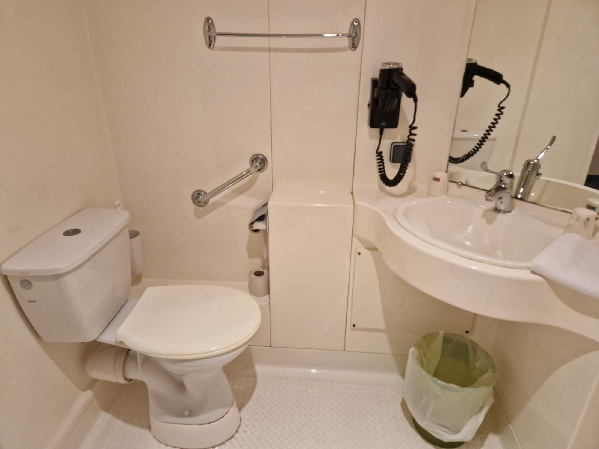 Chambre Double - Accessible aux Personnes à Mobilité Réduite