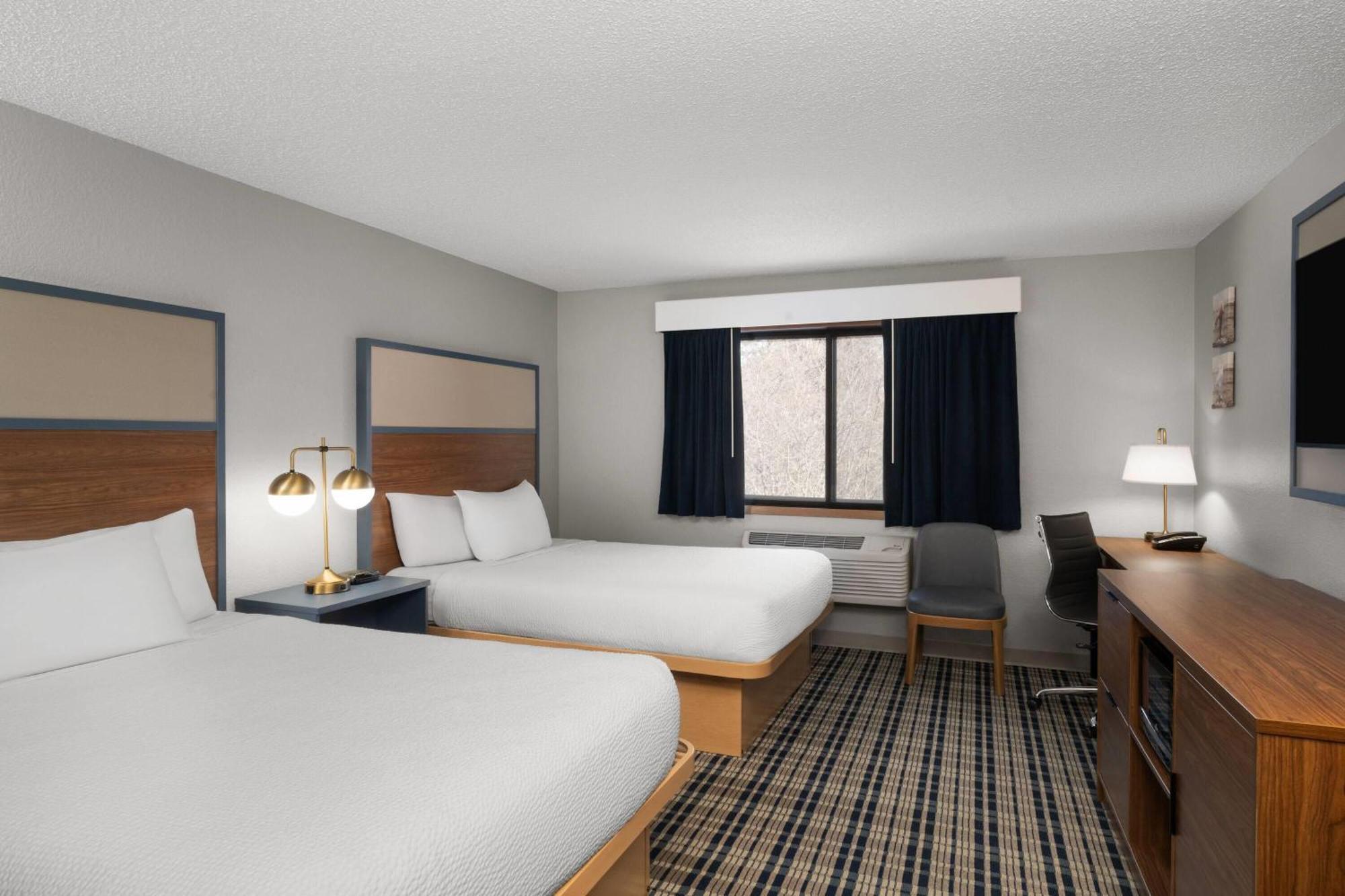 Queen Room with Two Queen Beds - Non-Smoking