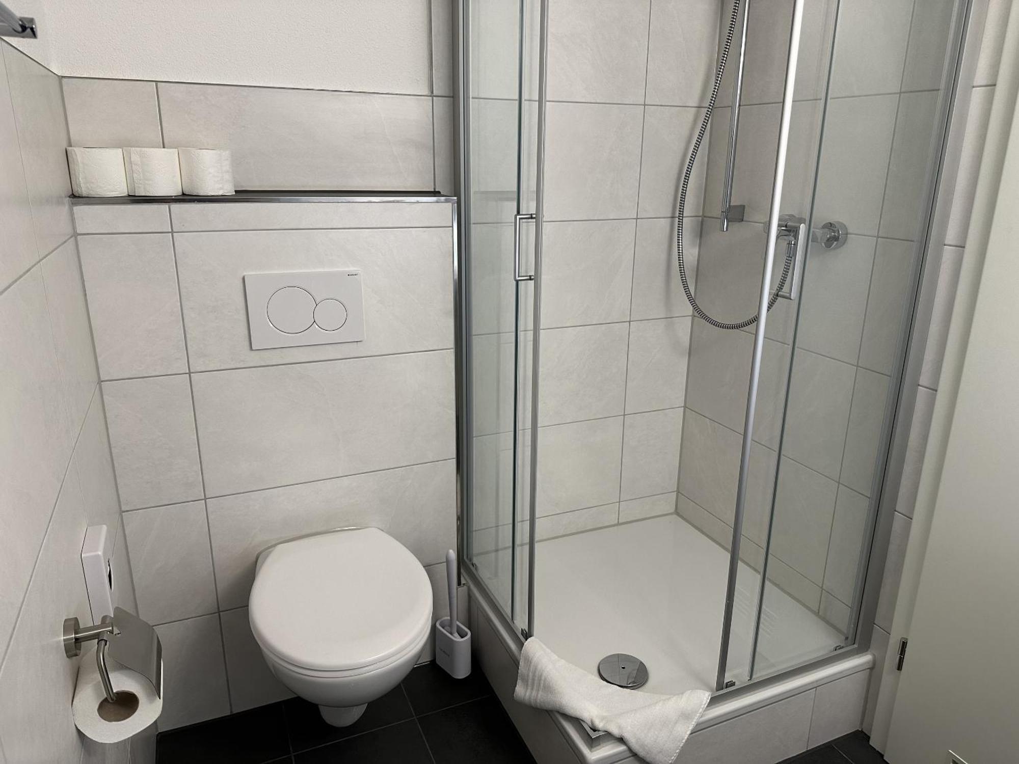 Dreibettzimmer mit eigenem Bad