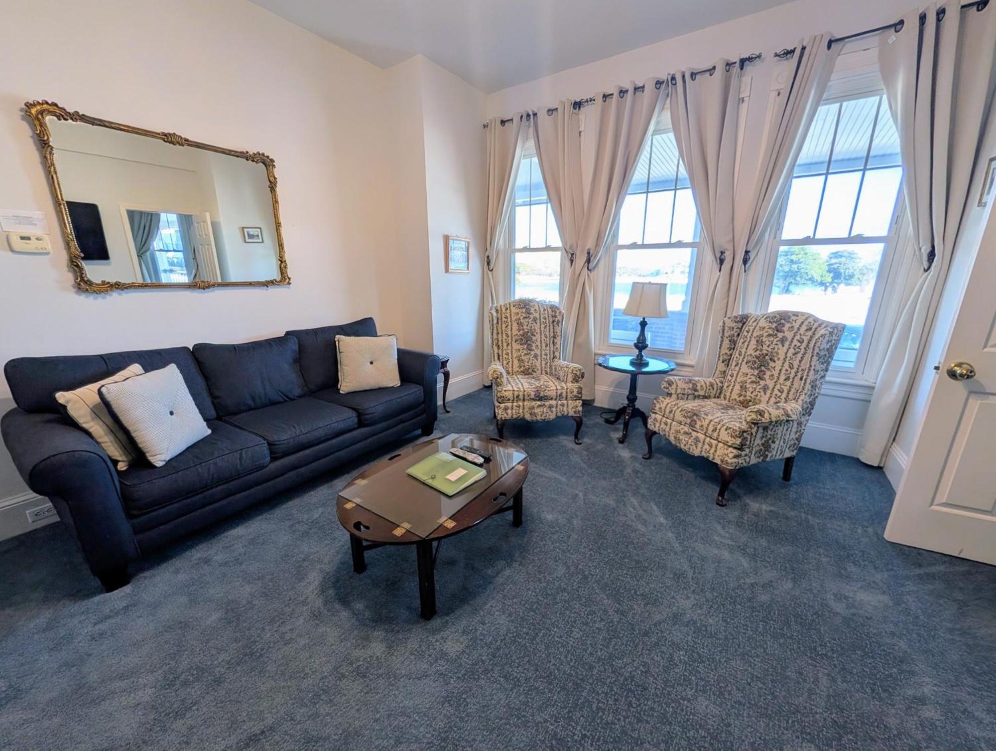 Deluxe Double Room (2 Adults + 1 Child)