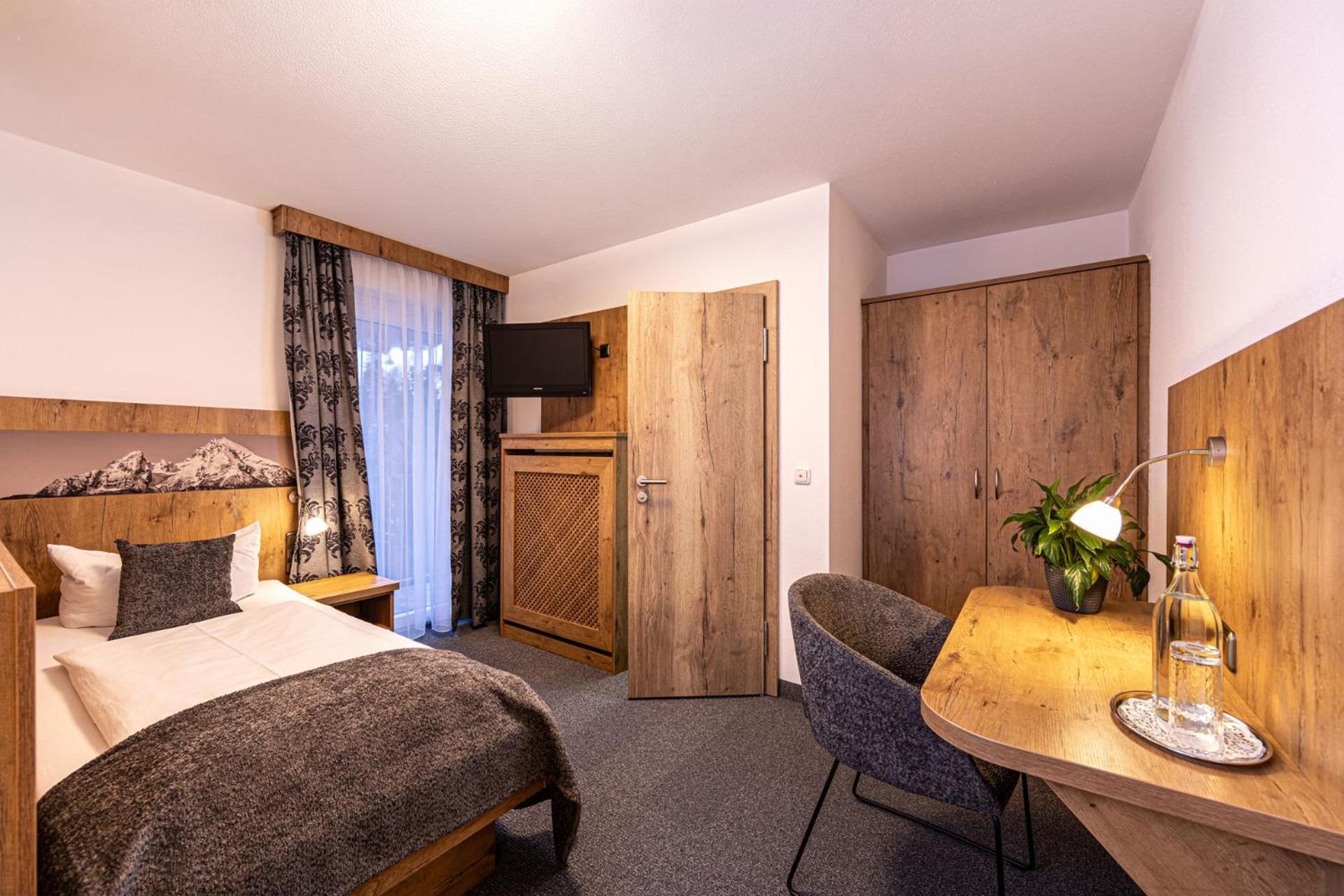 Single Room,1756532278:JPEG