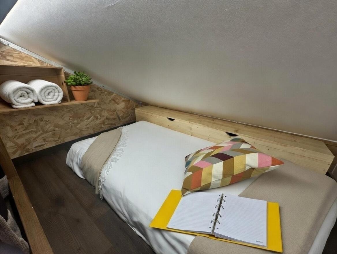 Mixed Dormitory Room,1756567576:JPEG