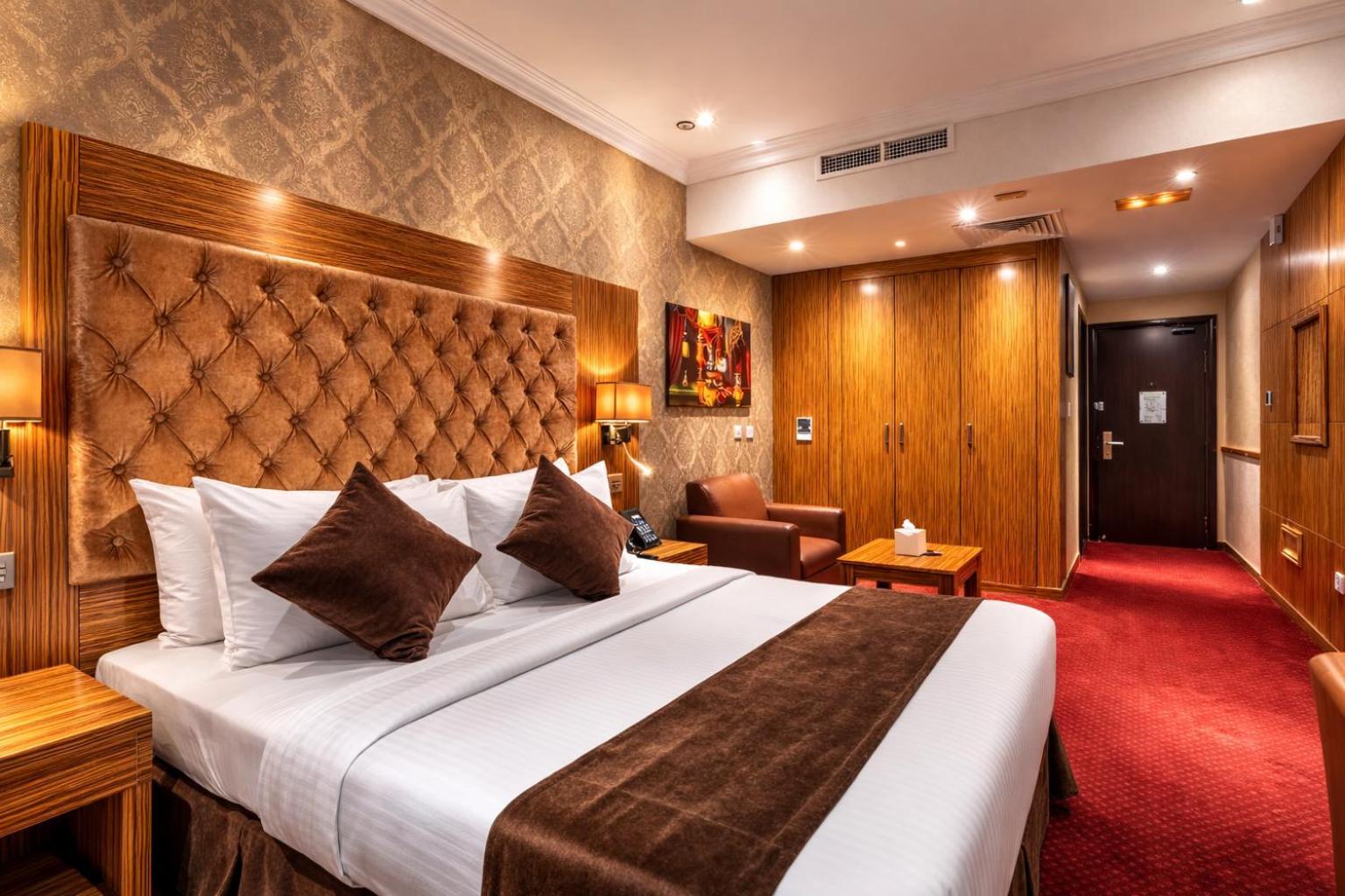 Deluxe Queen Room
