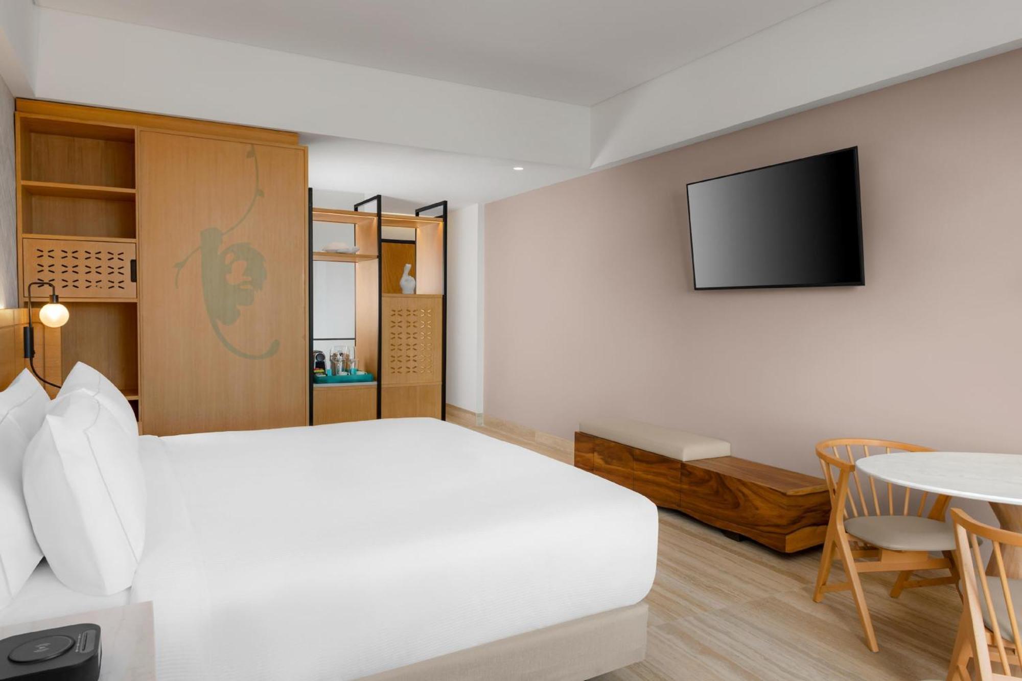 Enclave King Room with Nature View