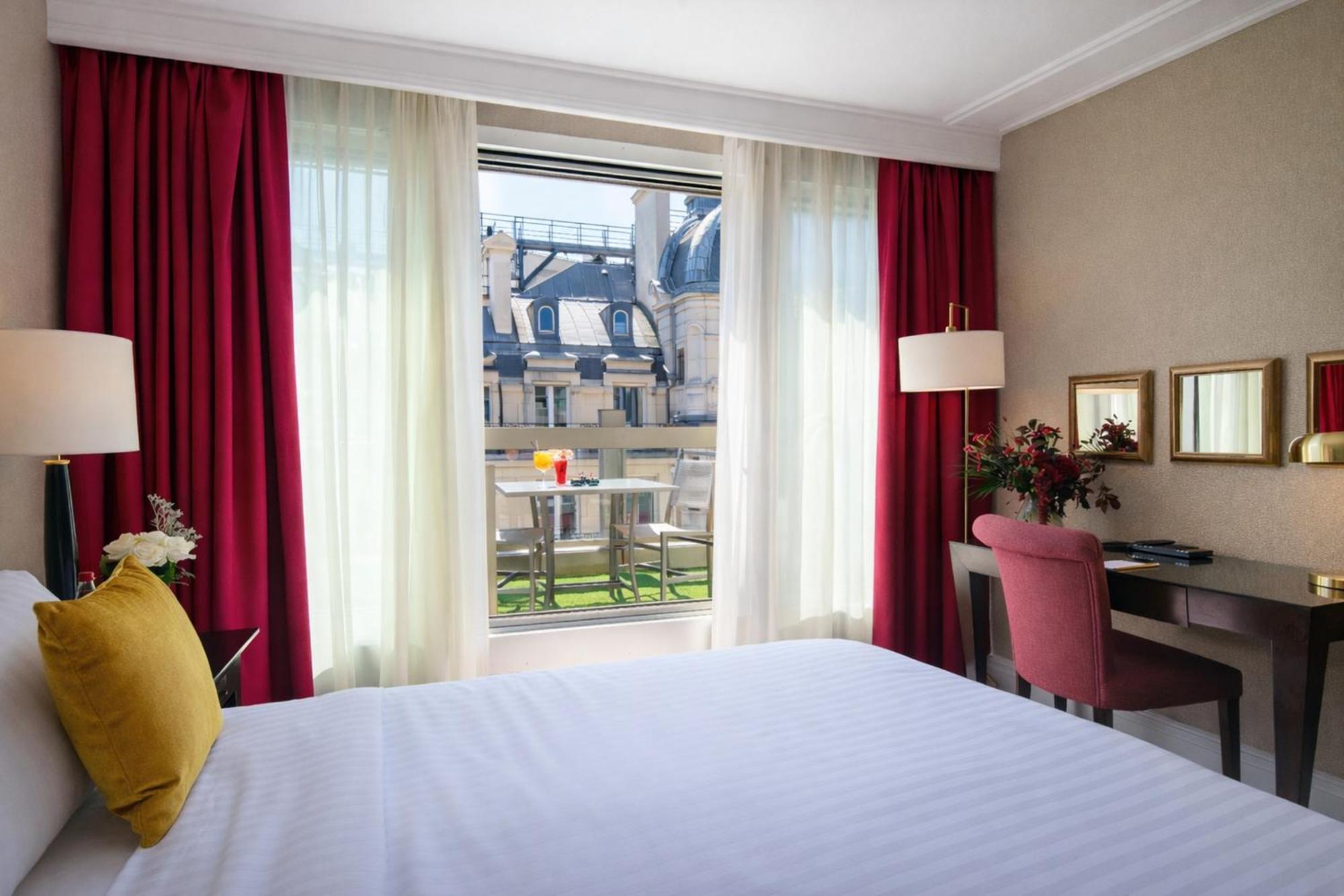 Deluxe Zimmer mit 1 Kingsize-Bett und Terrasse