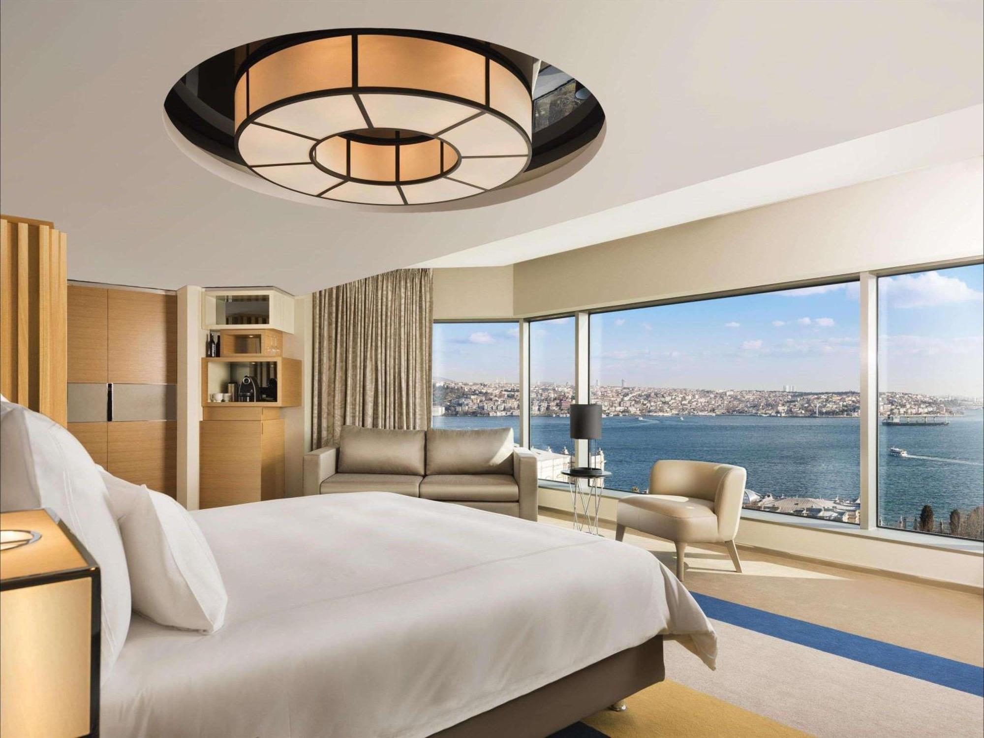 Eckzimmer mit Blick auf den Bosporus