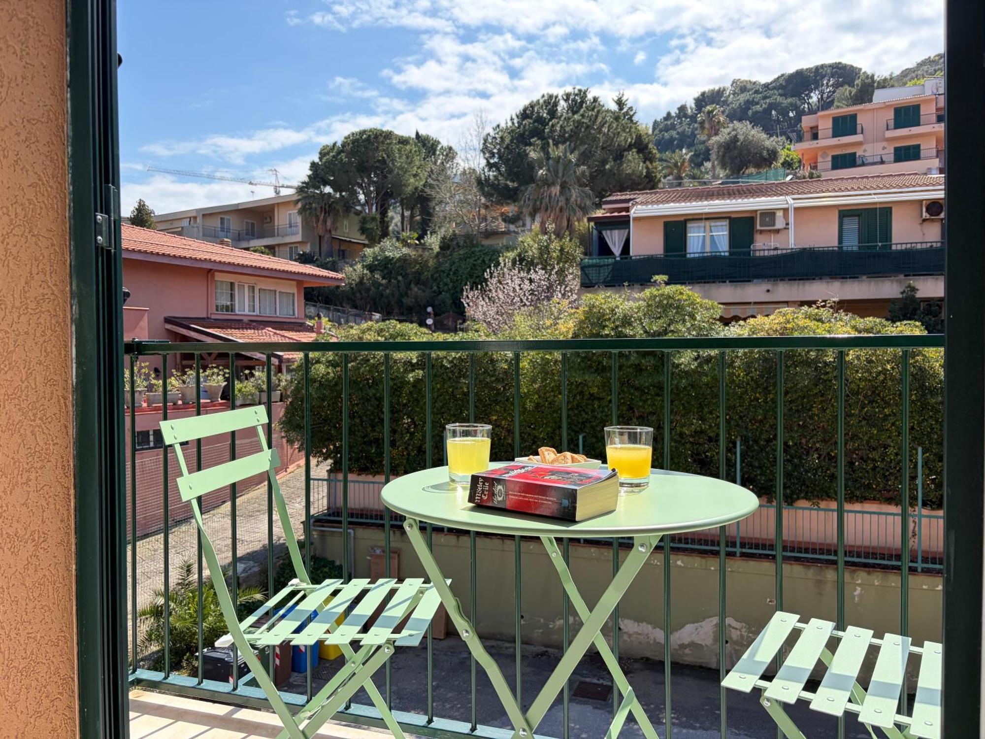 Tweepersoonskamer met Balkon en Uitzicht op de Bergen