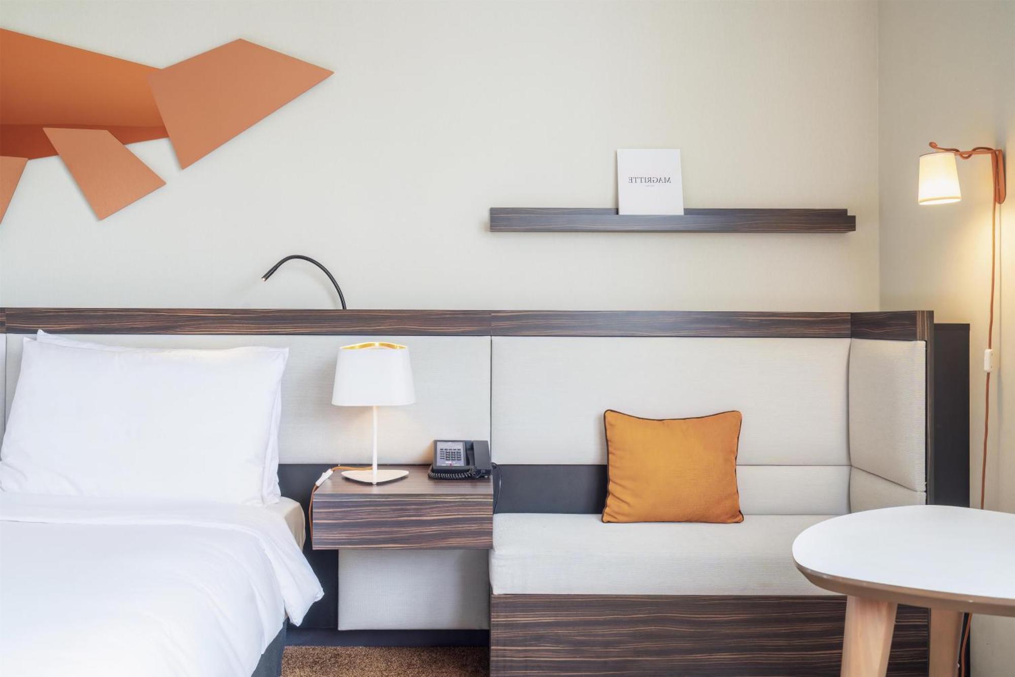 Deluxe Zimmer mit Kingsize-Bett und Gartenblick