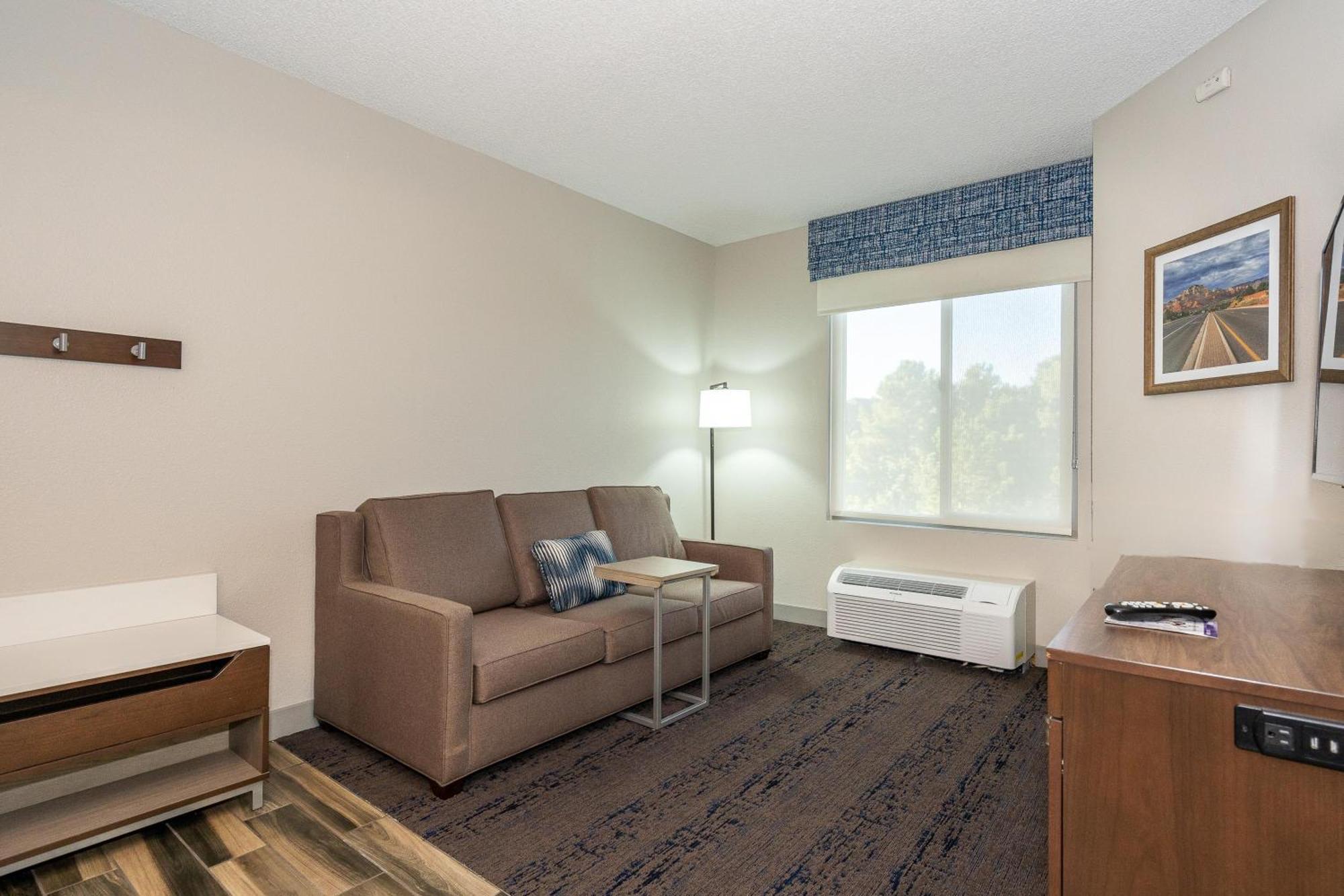 King Suite - Mobility and Hearing Access/Non-Smoking